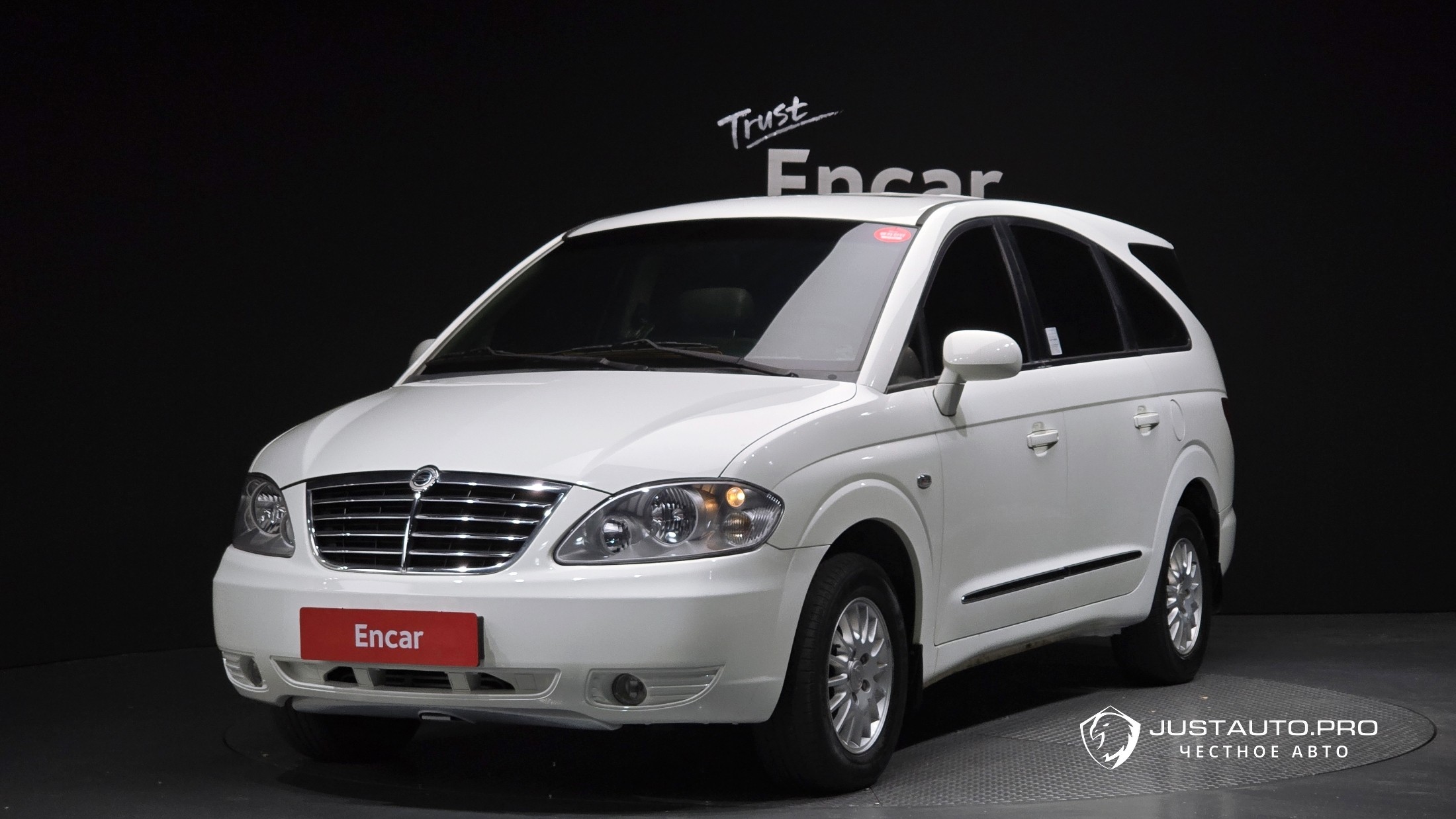 Автомобиль KG_Mobility_Ssangyong Rodius