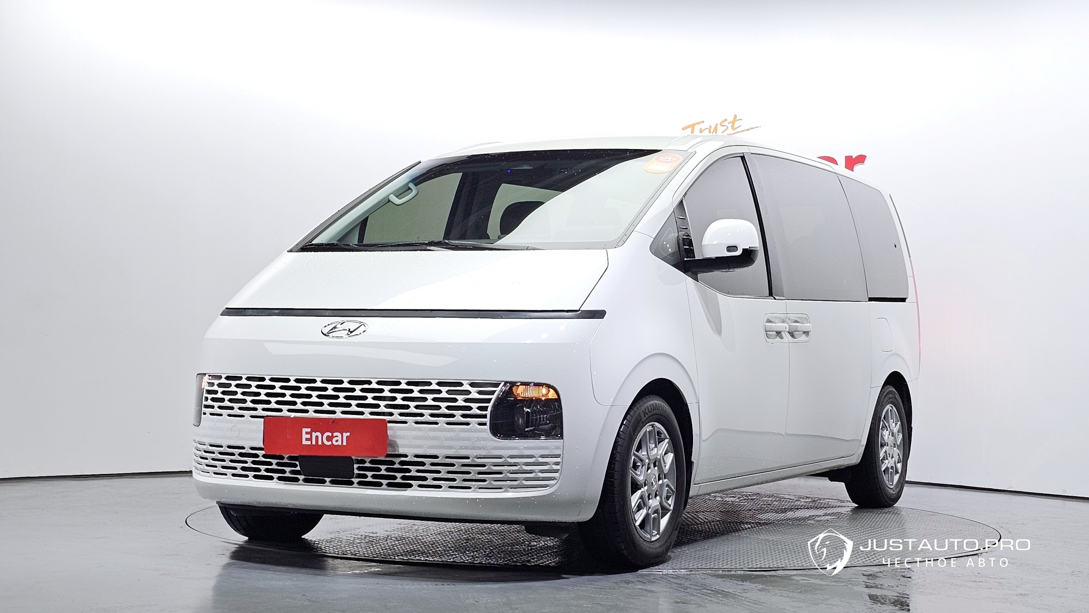 Автомобиль Hyundai Staria