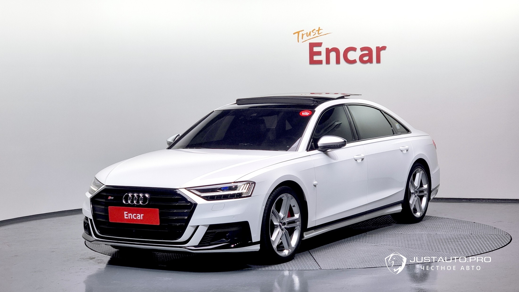Автомобиль Audi S8