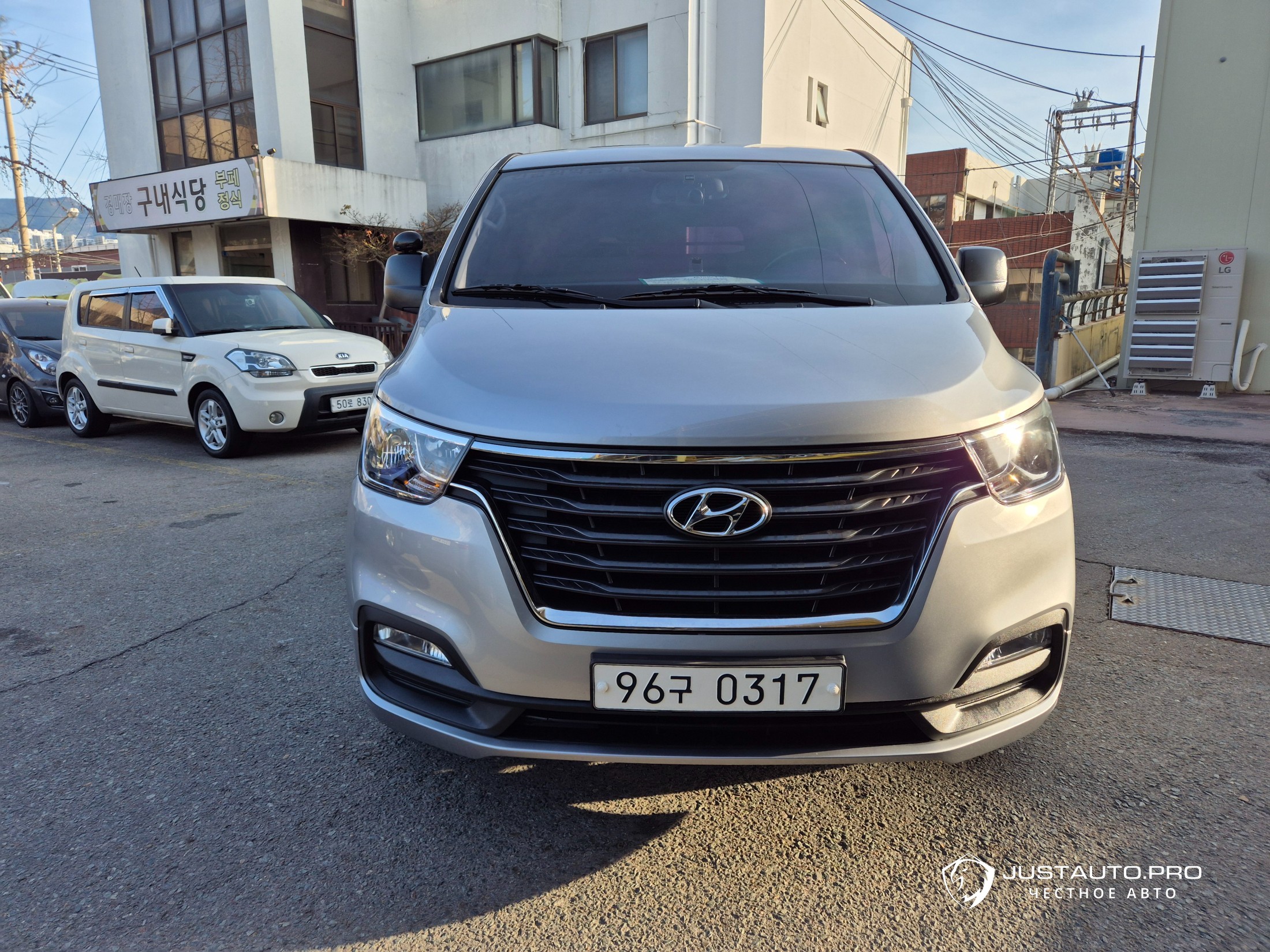 Автомобиль Hyundai Starex
