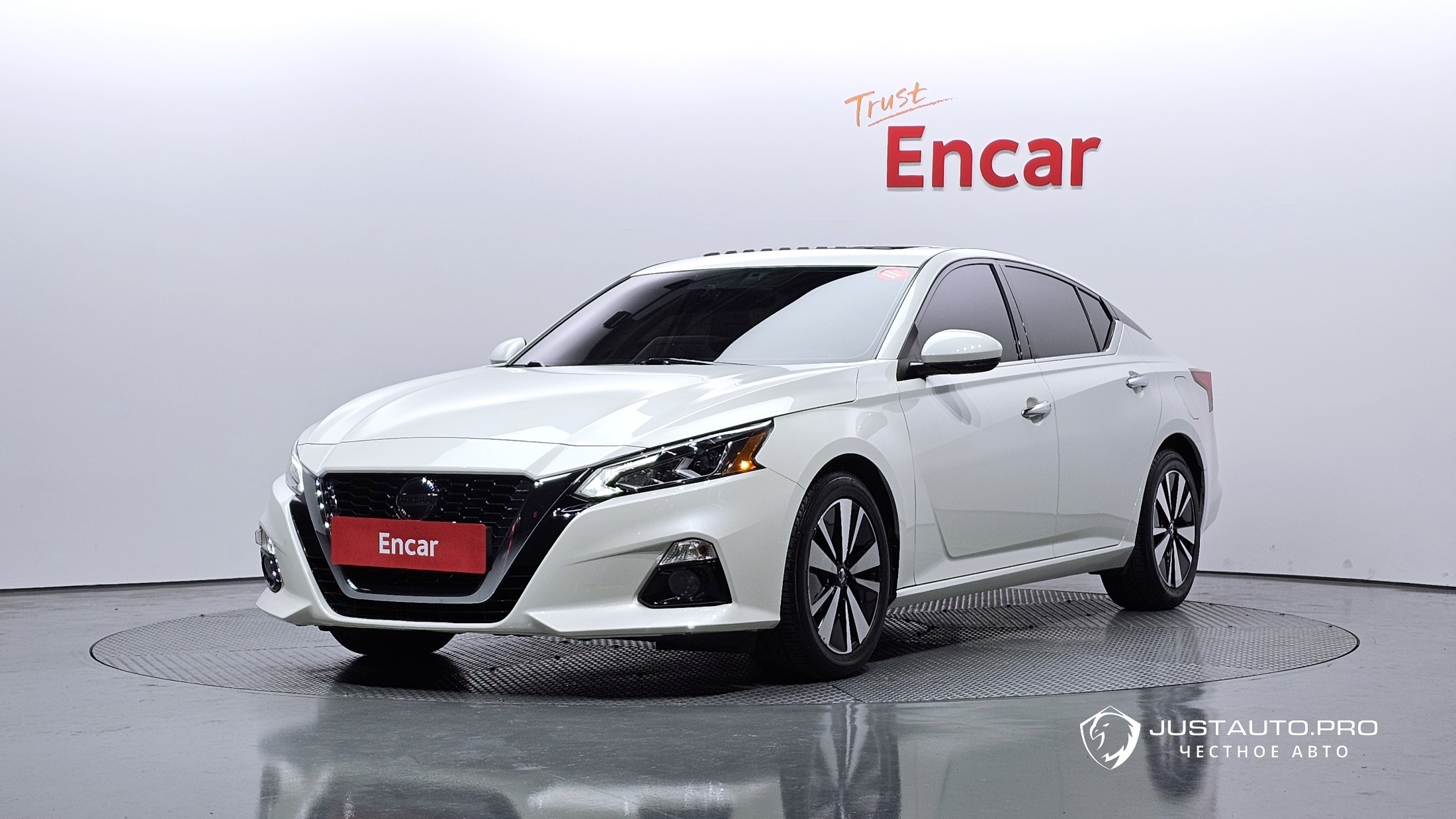 Автомобиль Nissan Altima