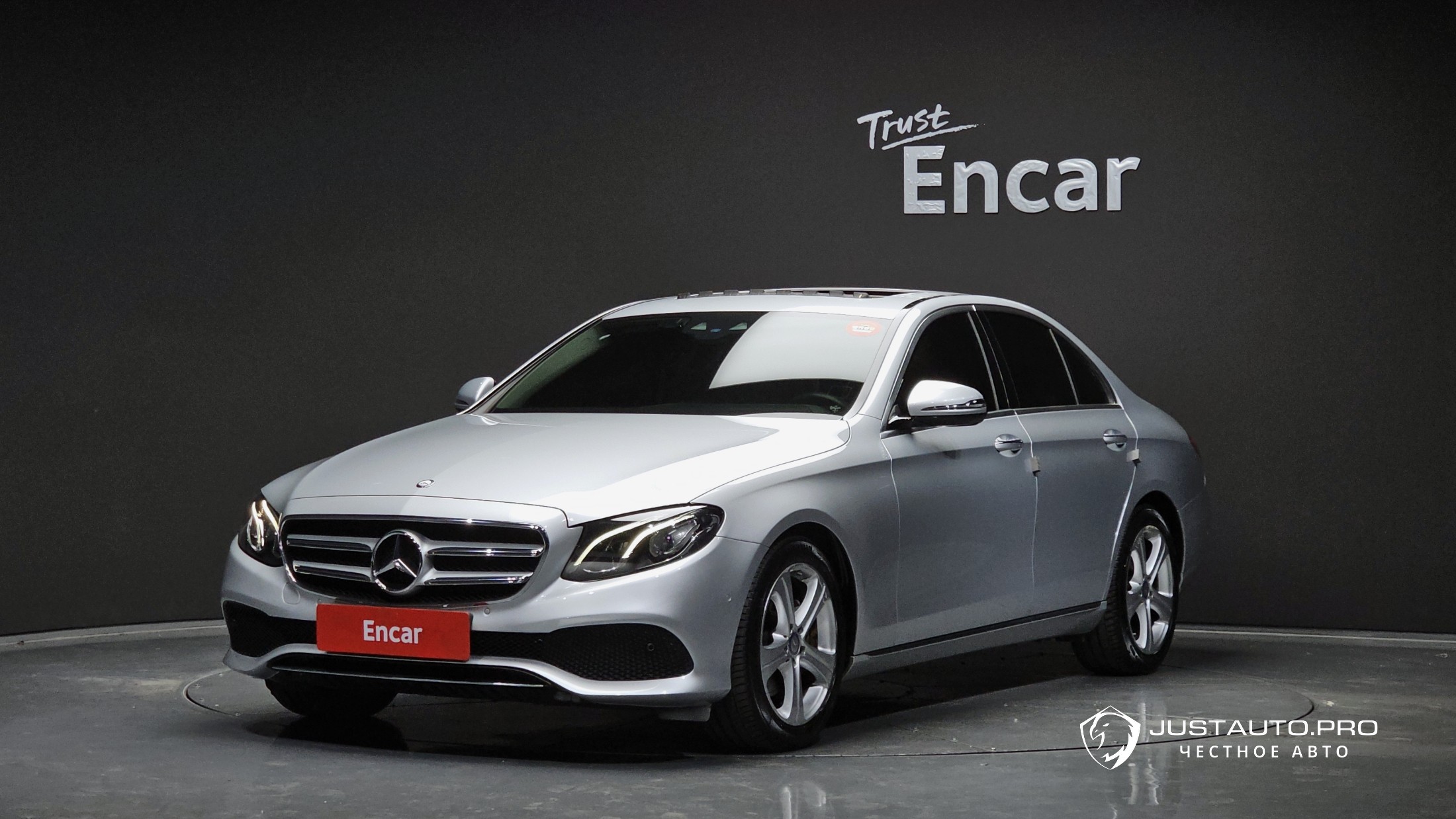 Автомобиль Mercedes-Benz E-Class