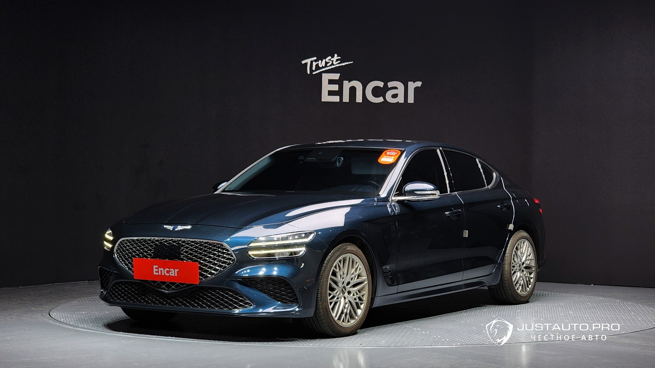 Автомобиль Genesis G70
