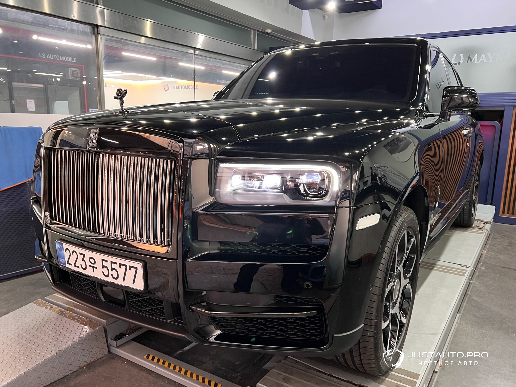 Автомобиль Rolls-Royce Cullinan