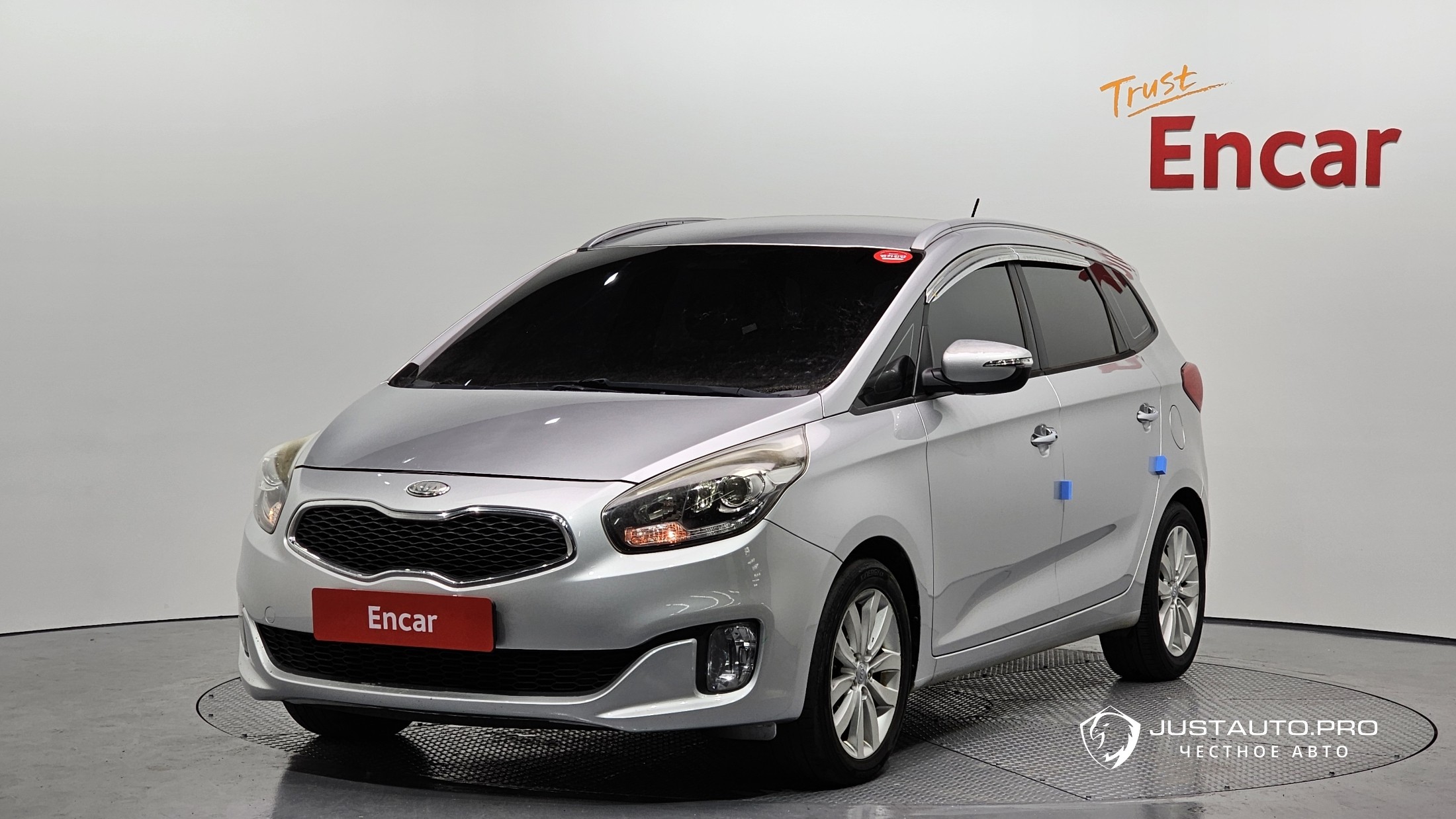 Автомобиль Kia Carens
