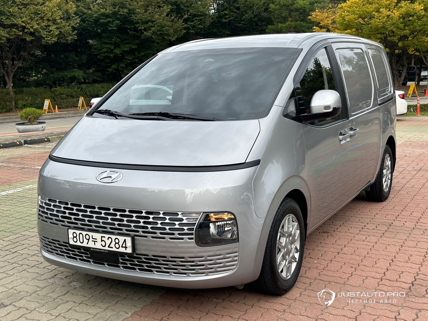 Автомобиль Hyundai Staria