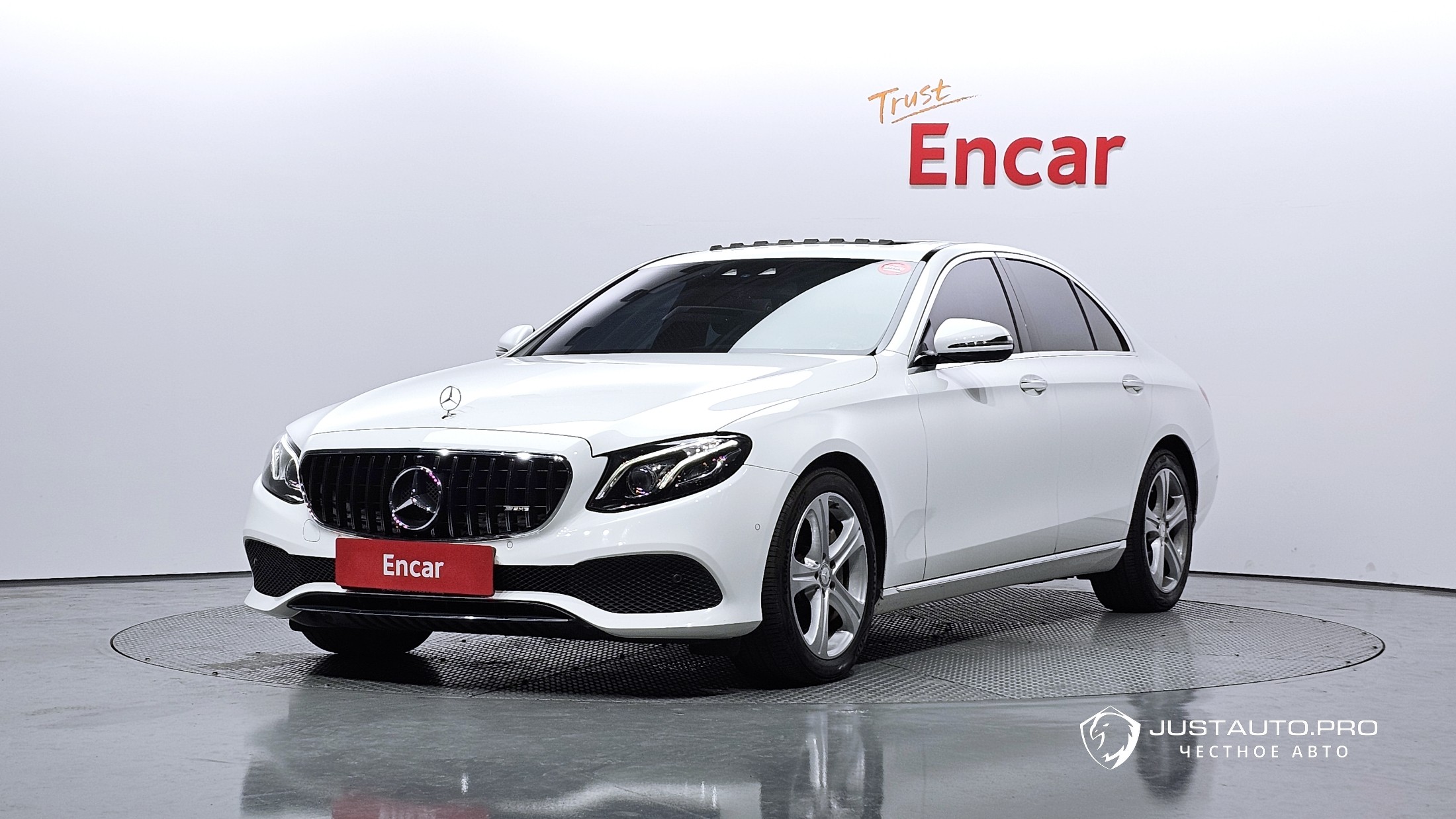 Автомобиль Mercedes-Benz E-Class