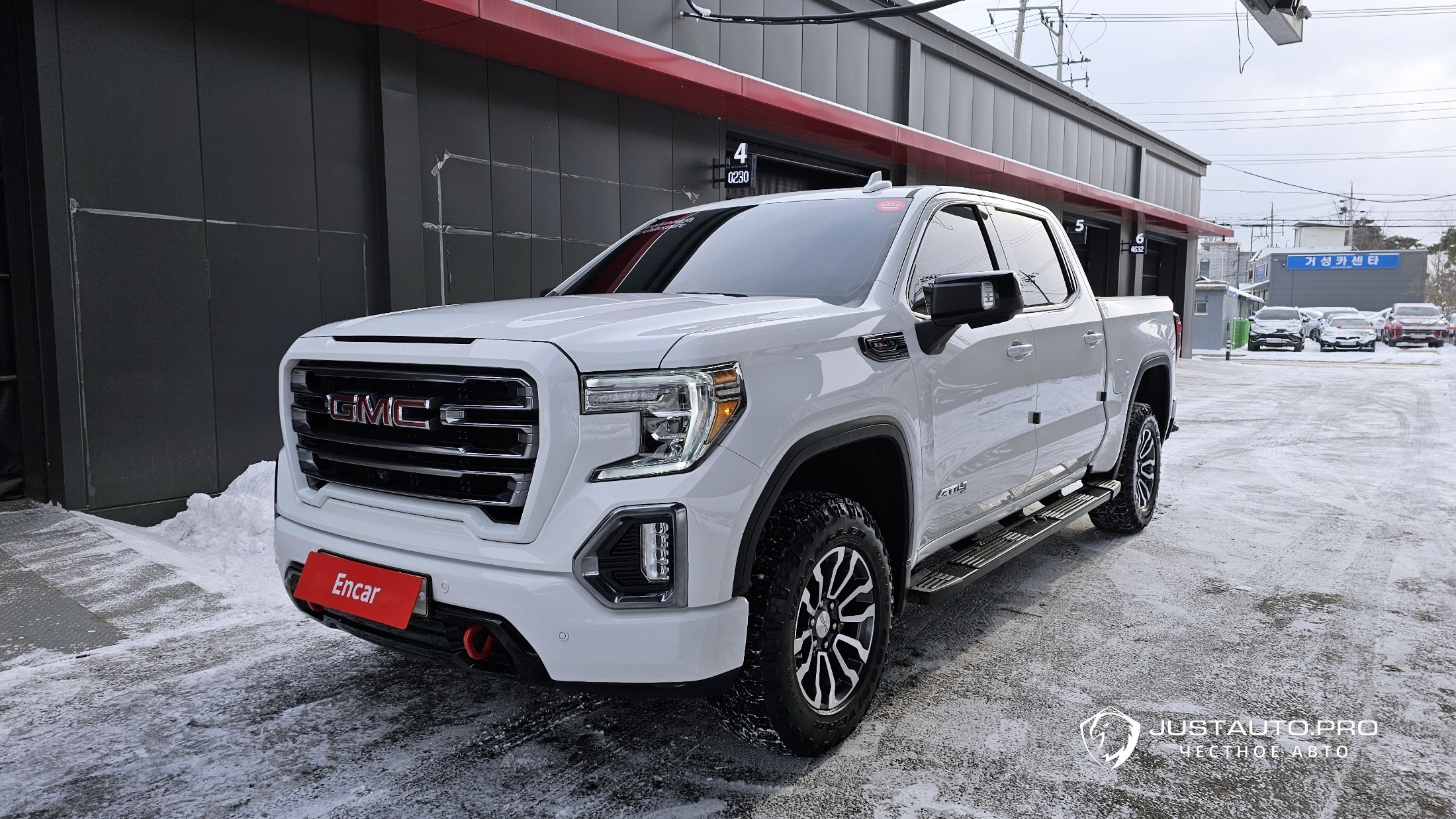 Автомобиль GMC Sierra