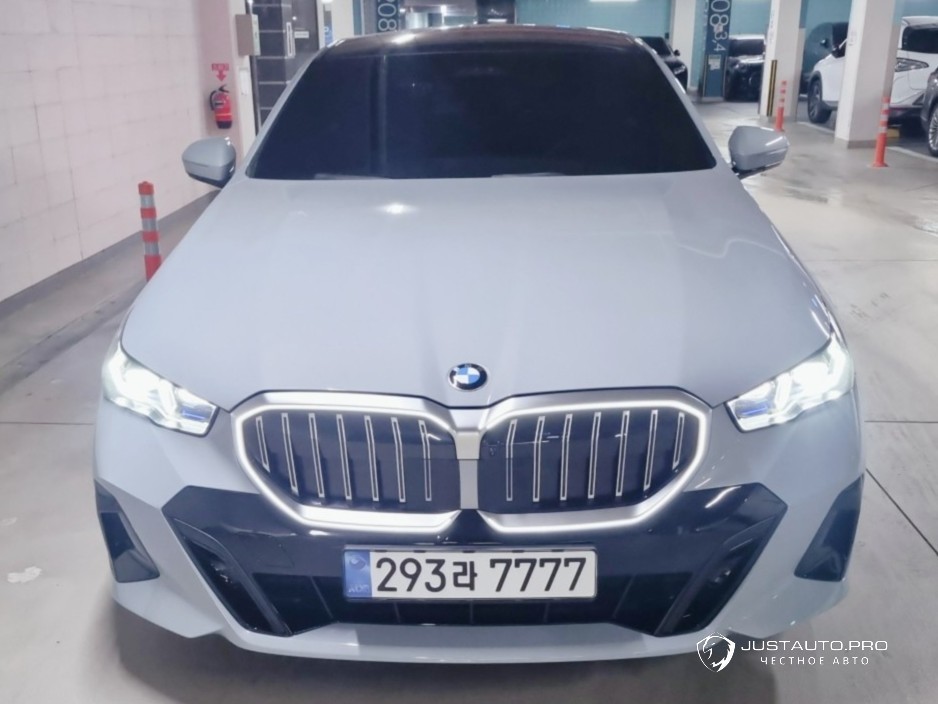 Автомобиль BMW 5-Series