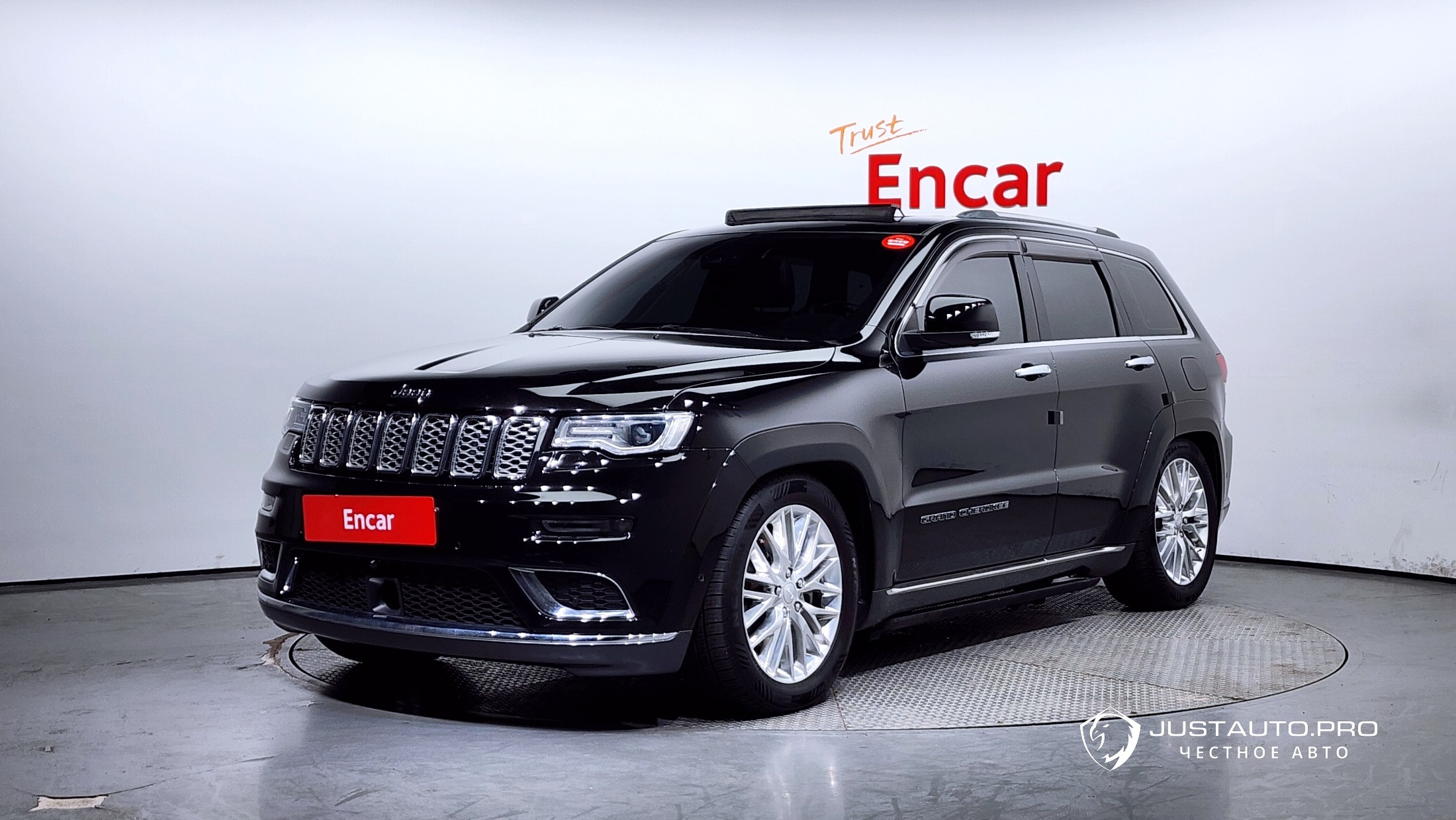 Автомобиль Jeep Cherokee