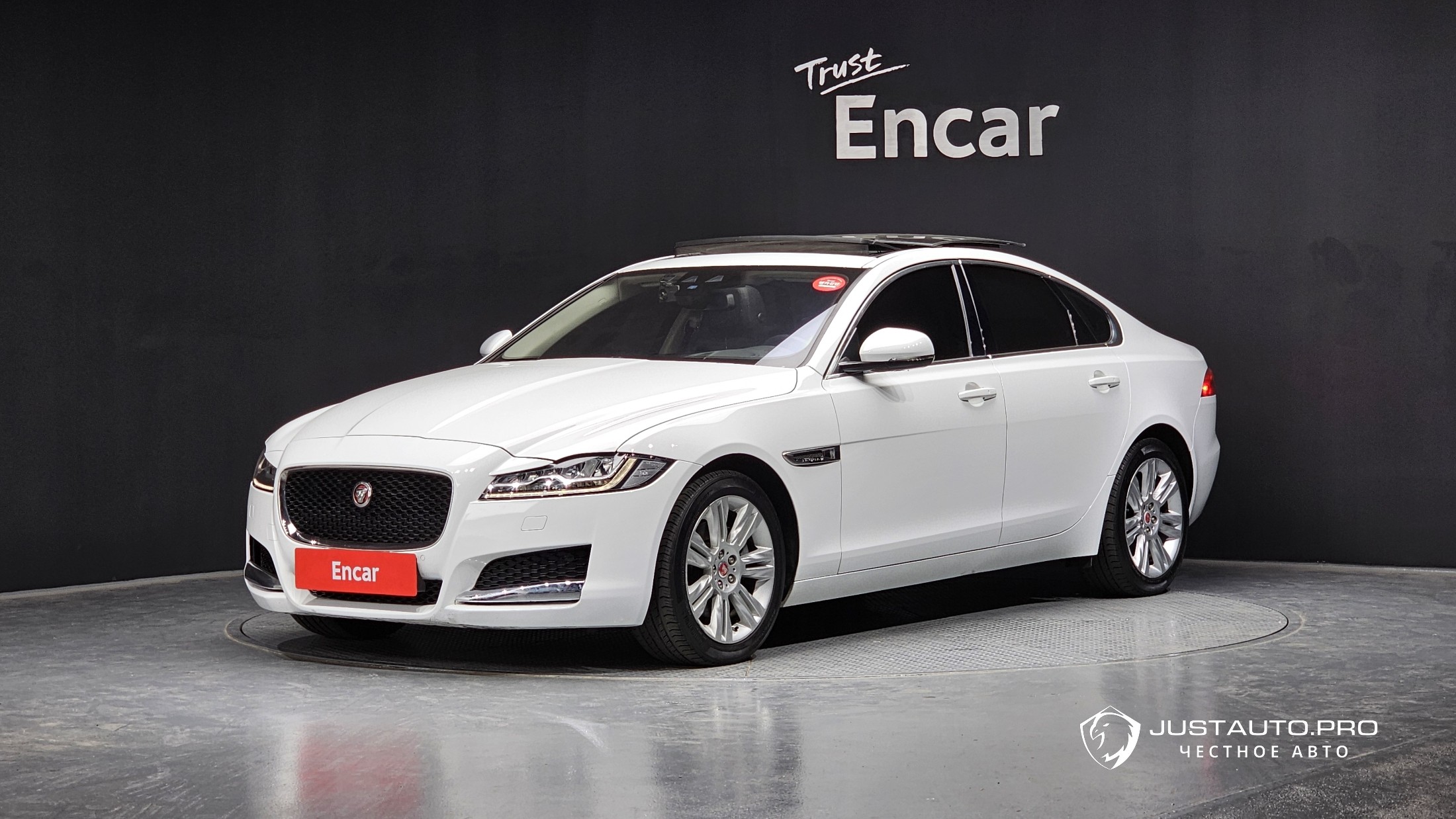 Автомобиль Jaguar XF