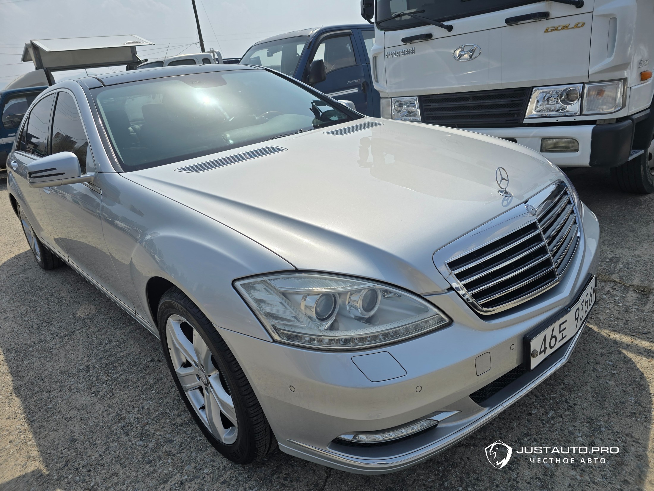 Автомобиль Mercedes-Benz S-Class