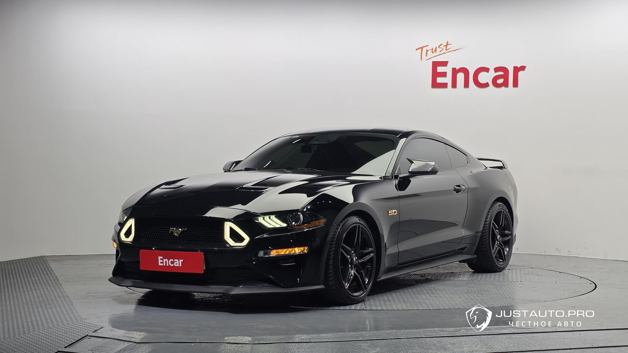 Автомобиль Ford Mustang