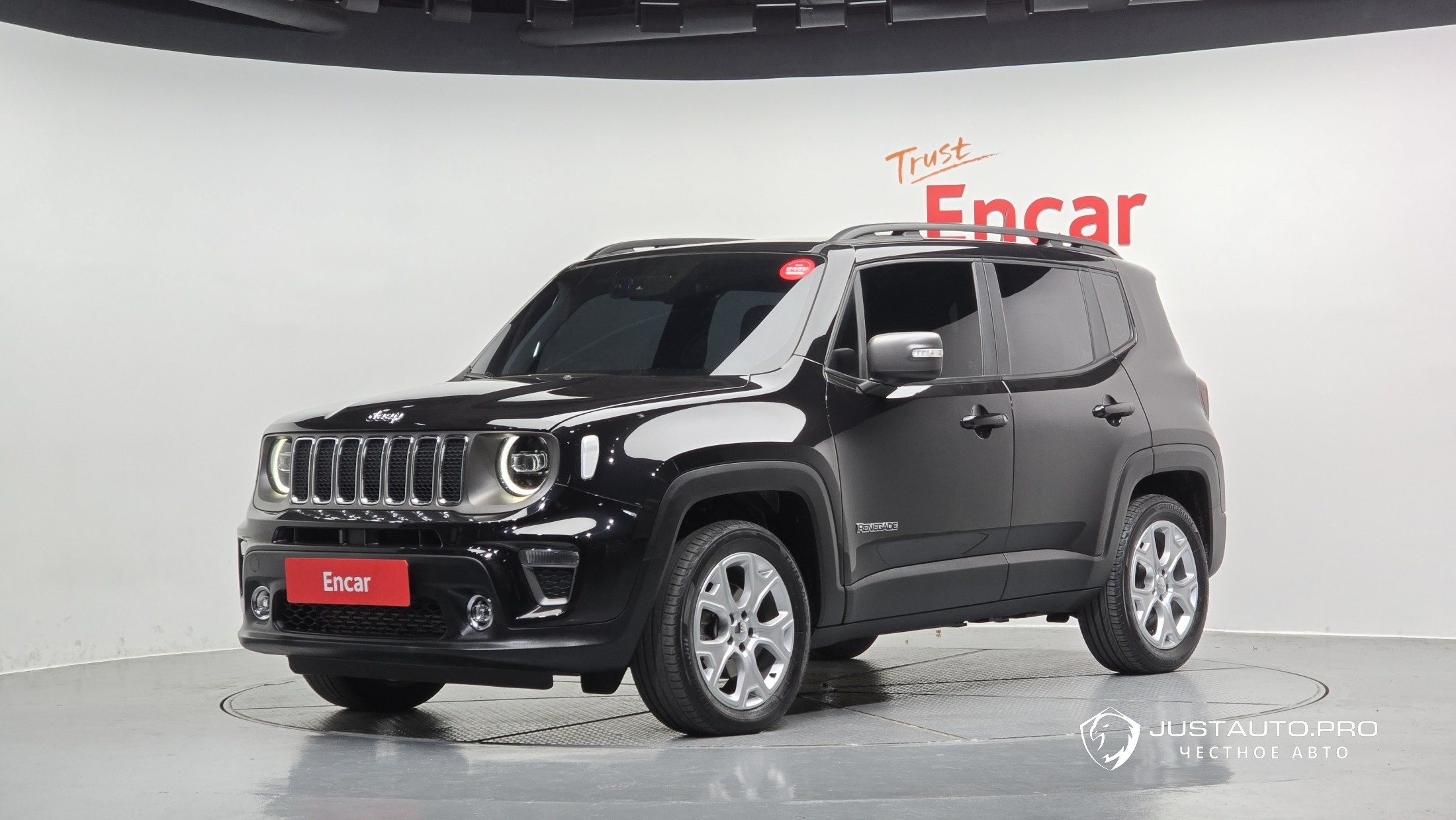 Автомобиль Jeep Renegade