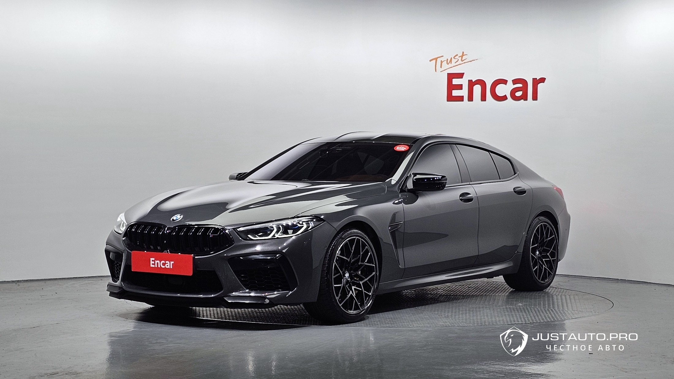 Автомобиль BMW M8
