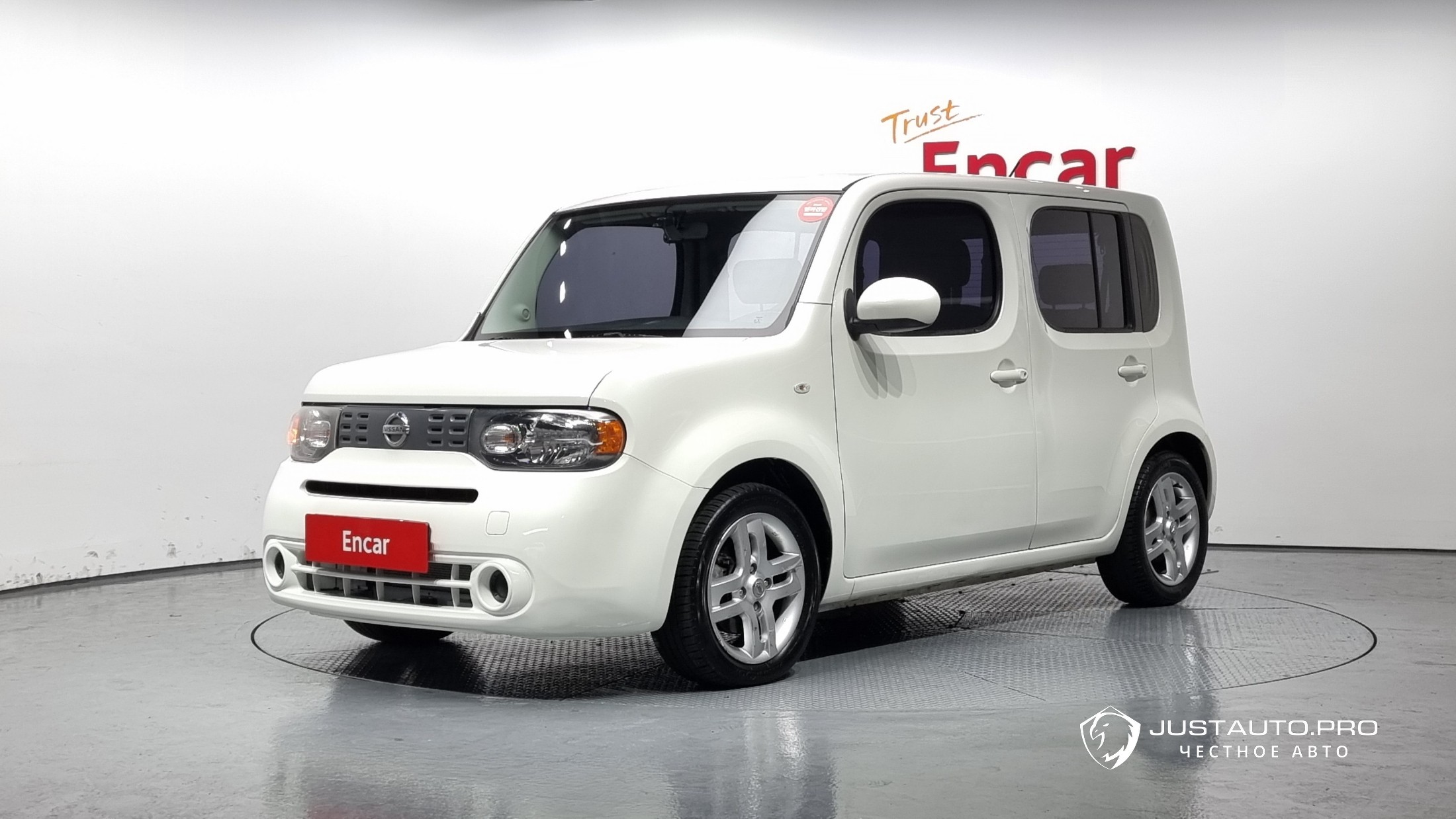 Автомобиль Nissan Cube