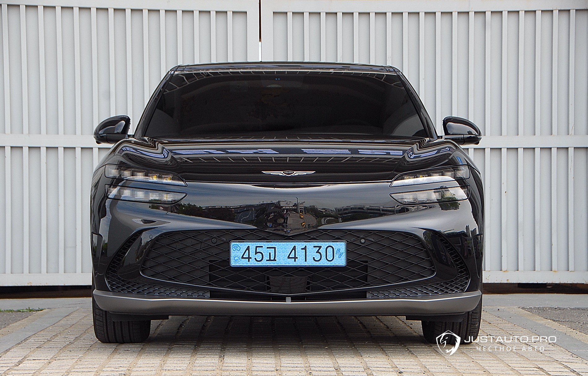 Автомобиль Genesis GV60