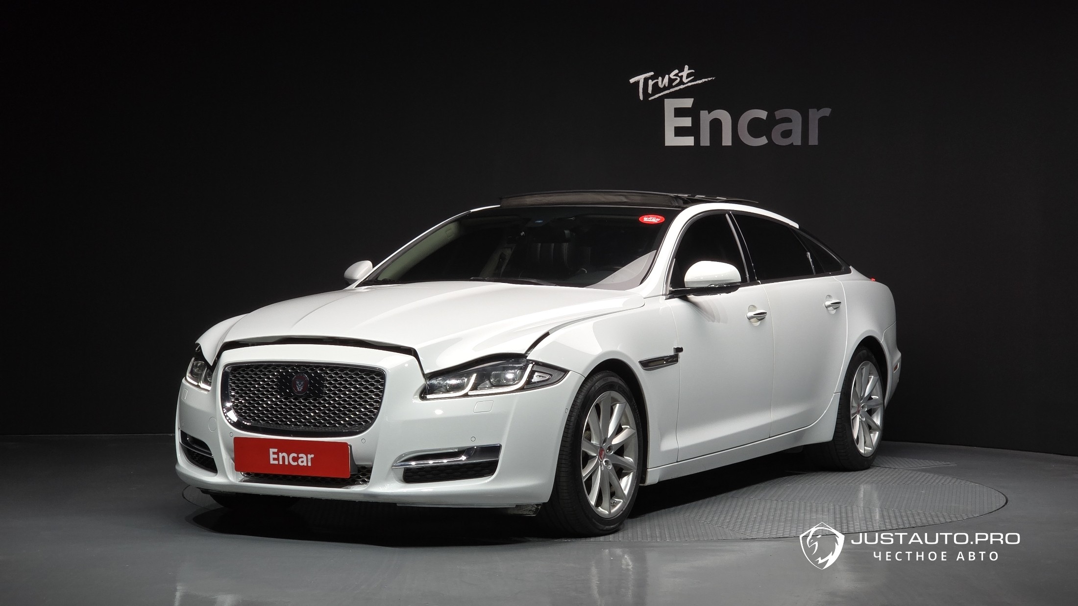 Автомобиль Jaguar XJ