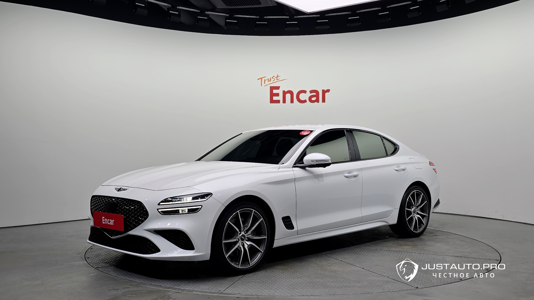 Автомобиль Genesis G70