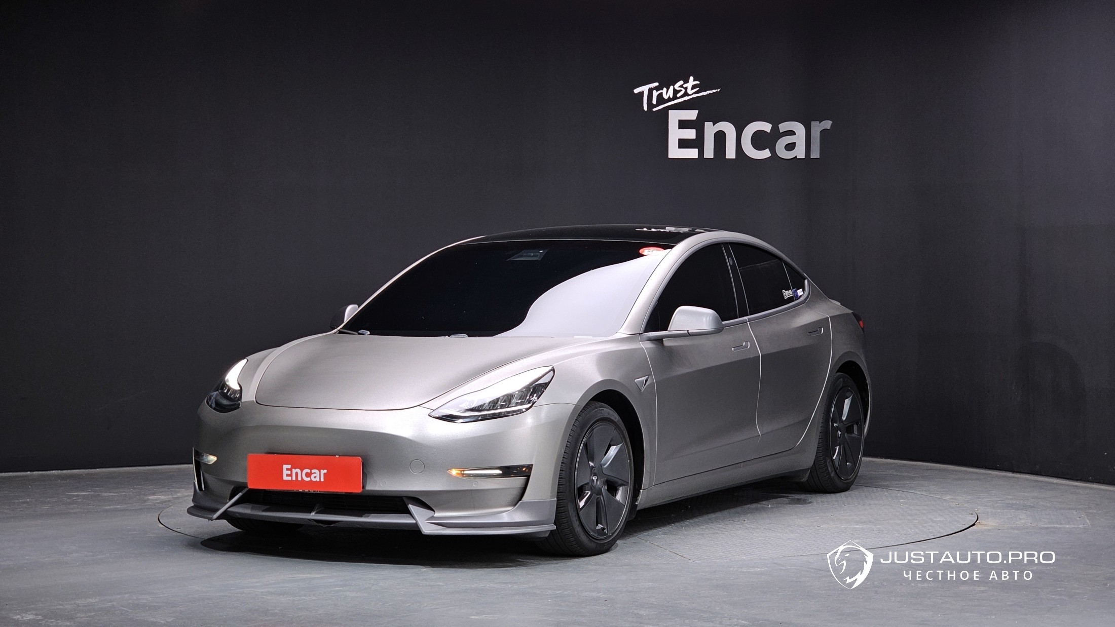 Автомобиль Tesla Model 3