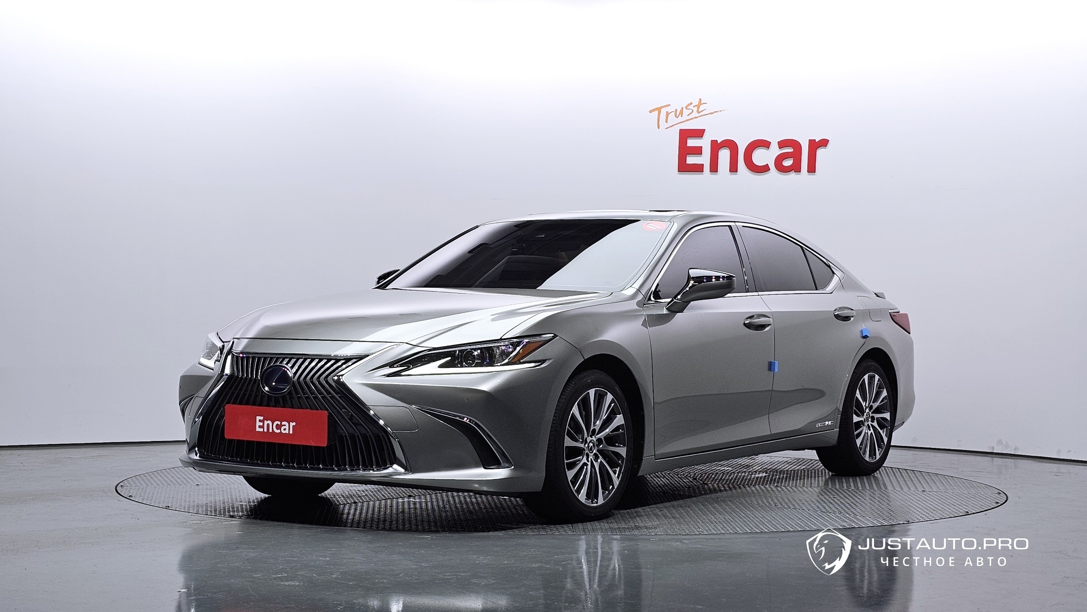 Автомобиль Lexus ES