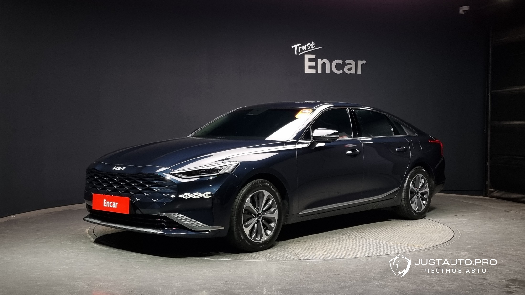 Автомобиль Kia K8