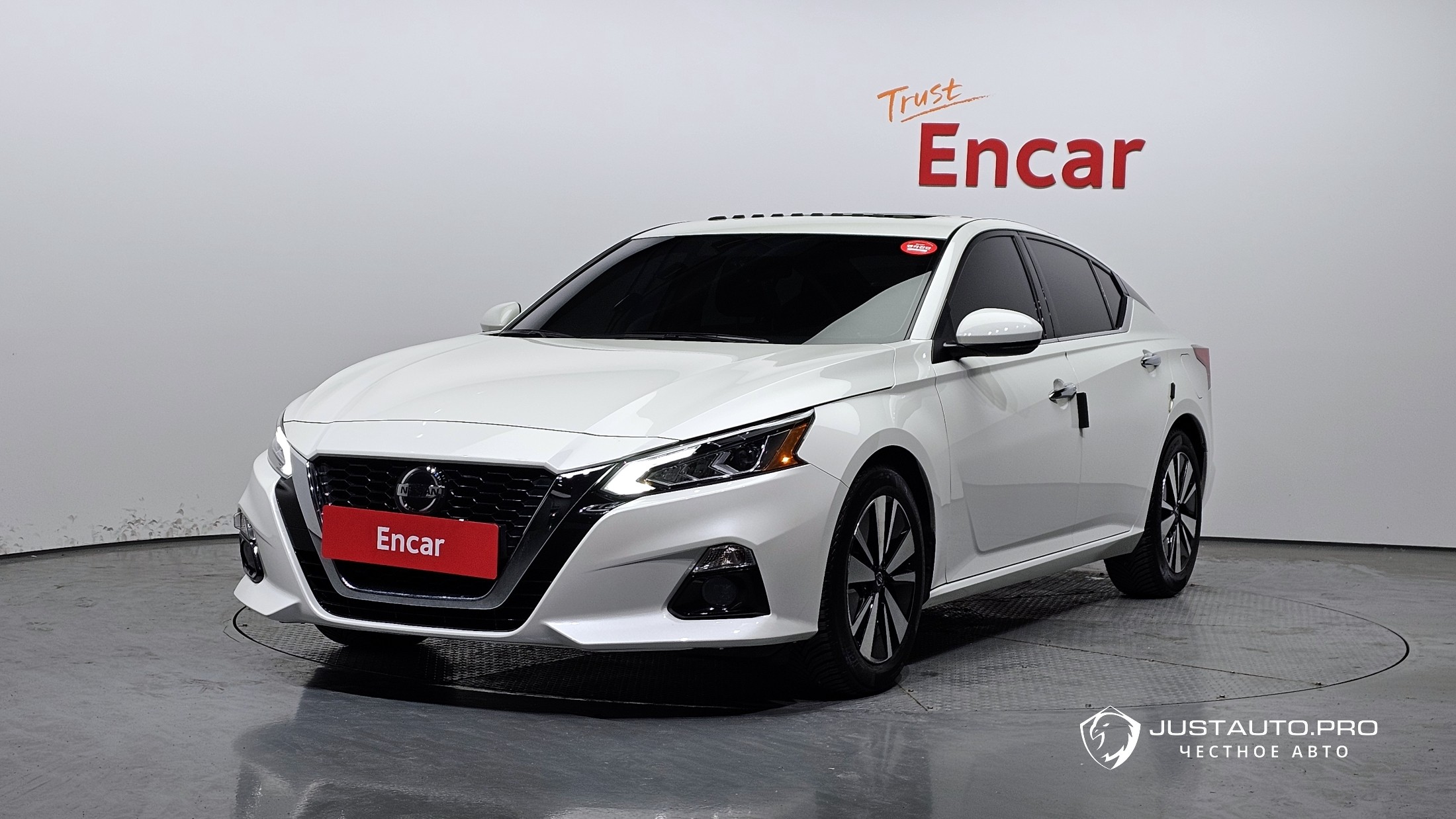 Автомобиль Nissan Altima