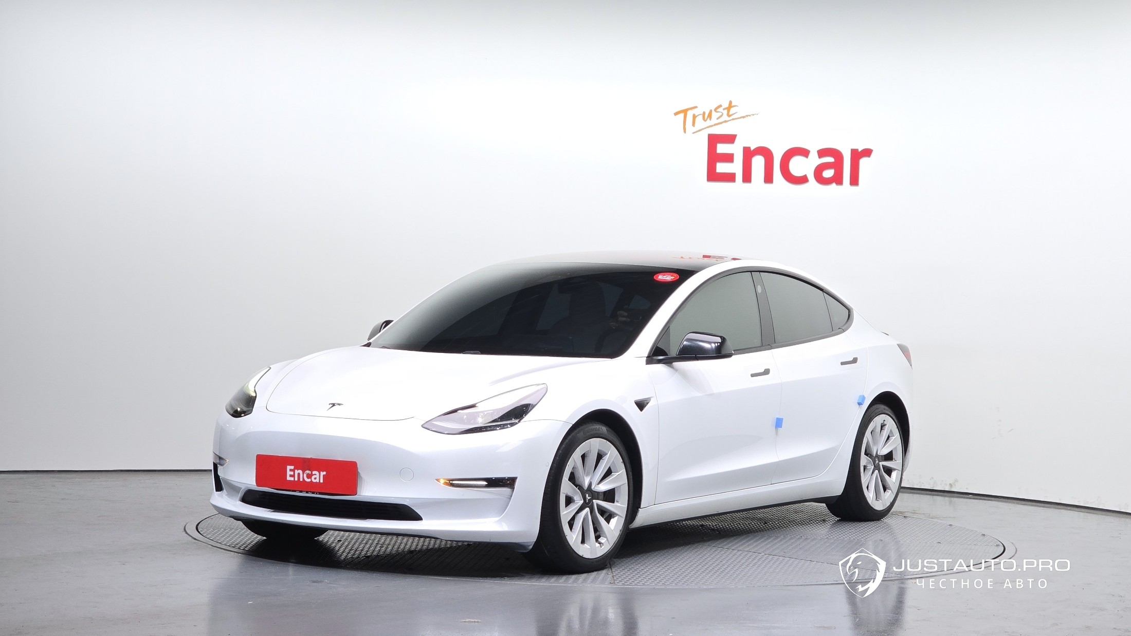 Автомобиль Tesla Model 3