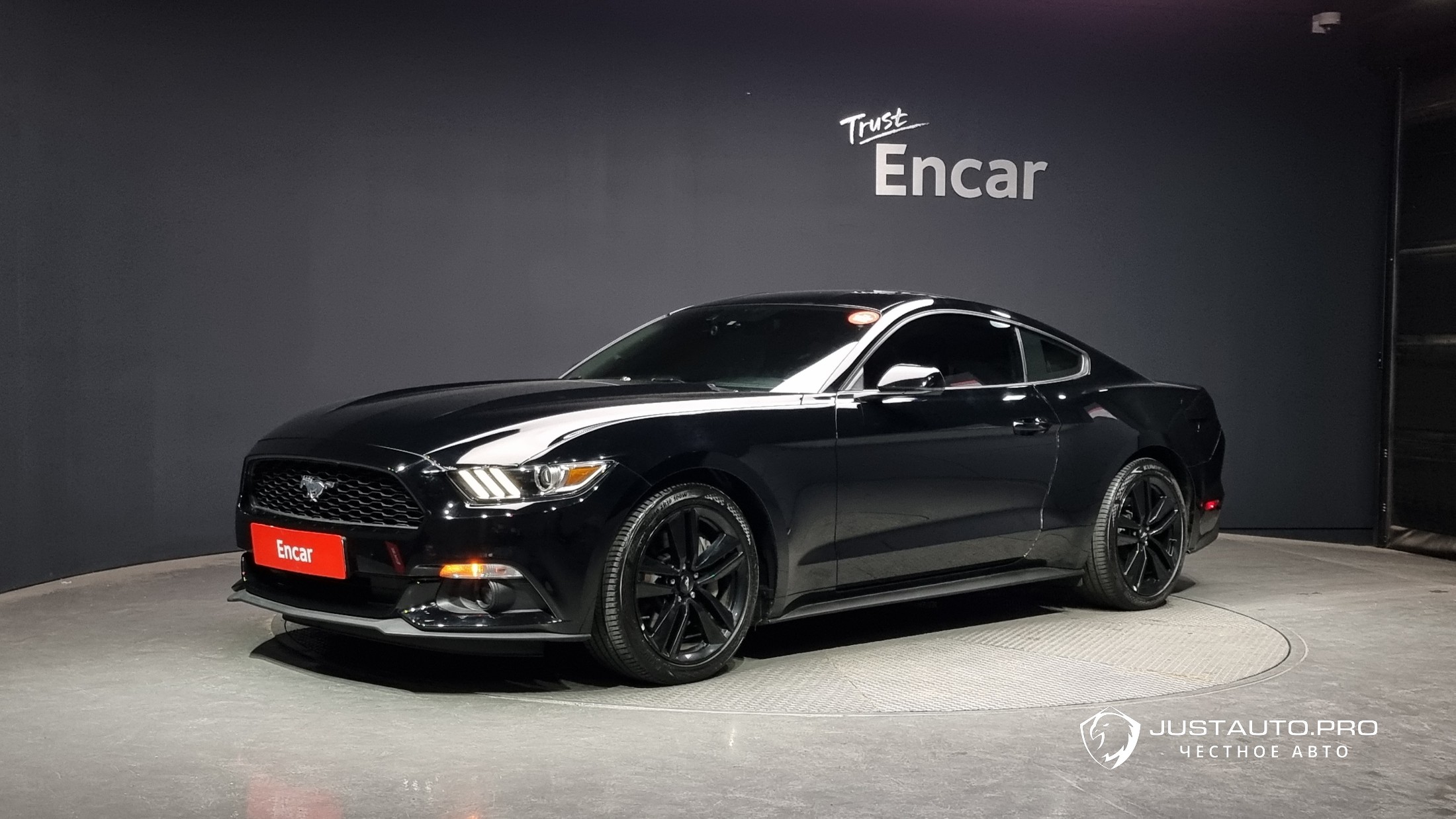 Автомобиль Ford Mustang