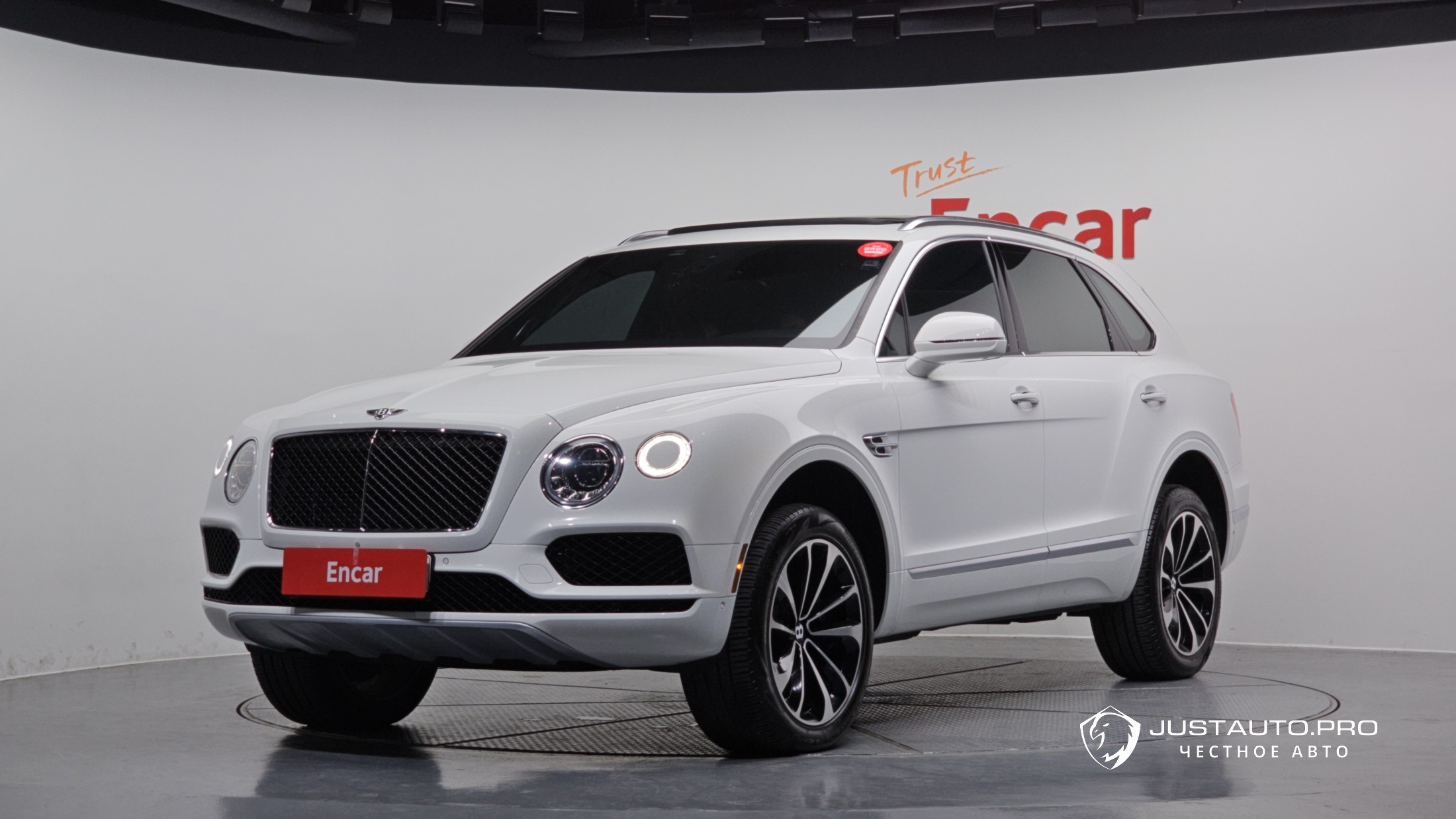 Автомобиль Bentley Bentayga