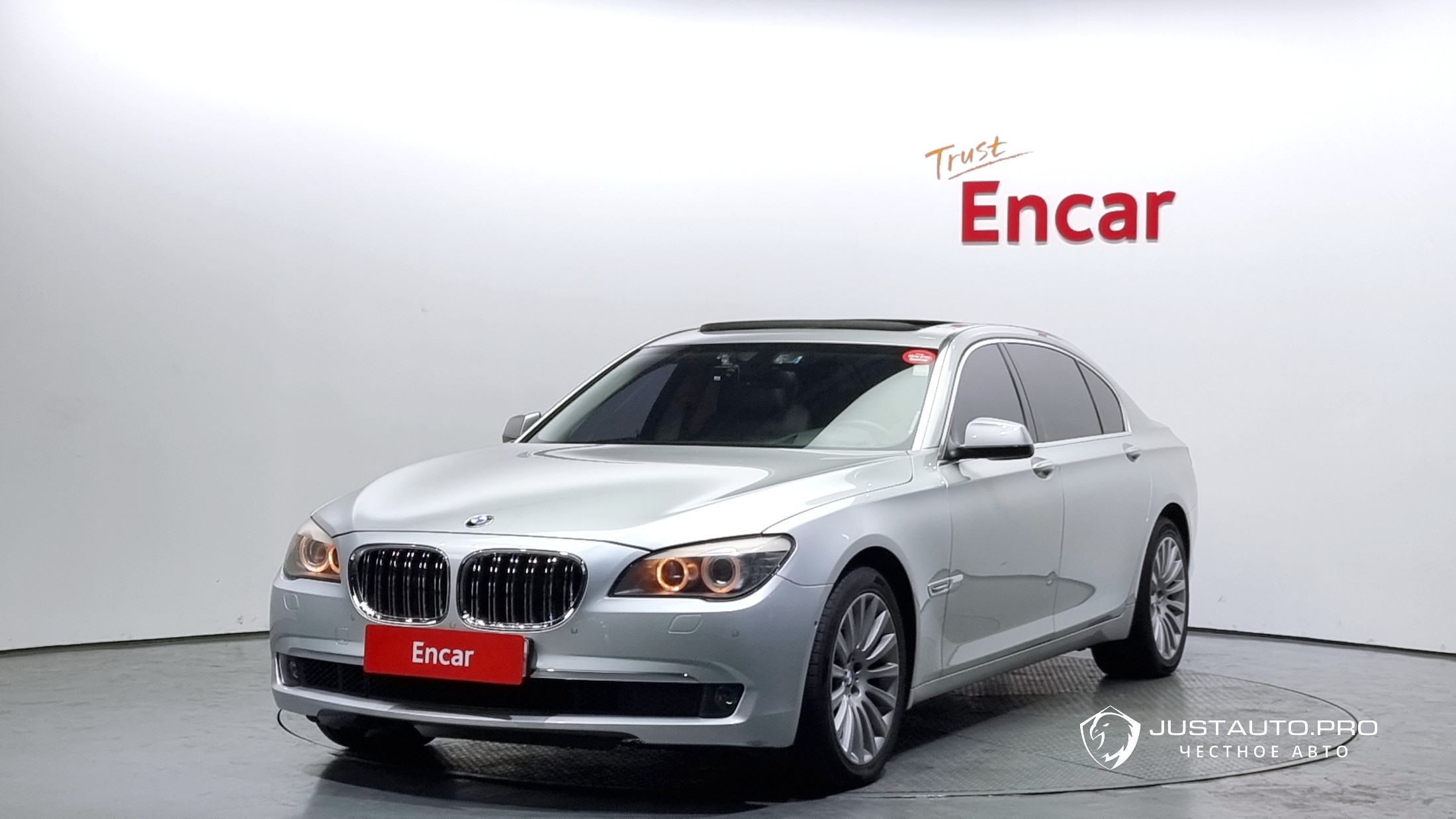 Автомобиль BMW 7-Series