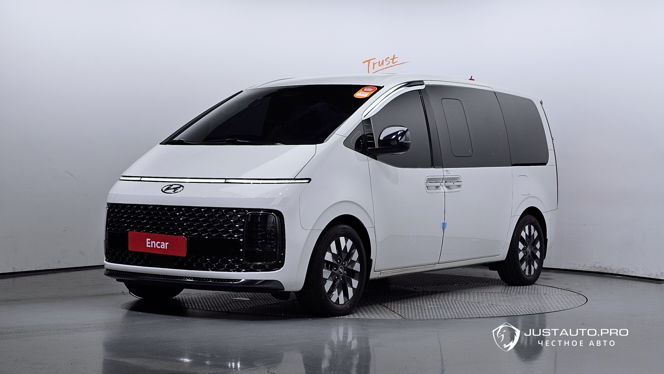 Автомобиль Hyundai Staria