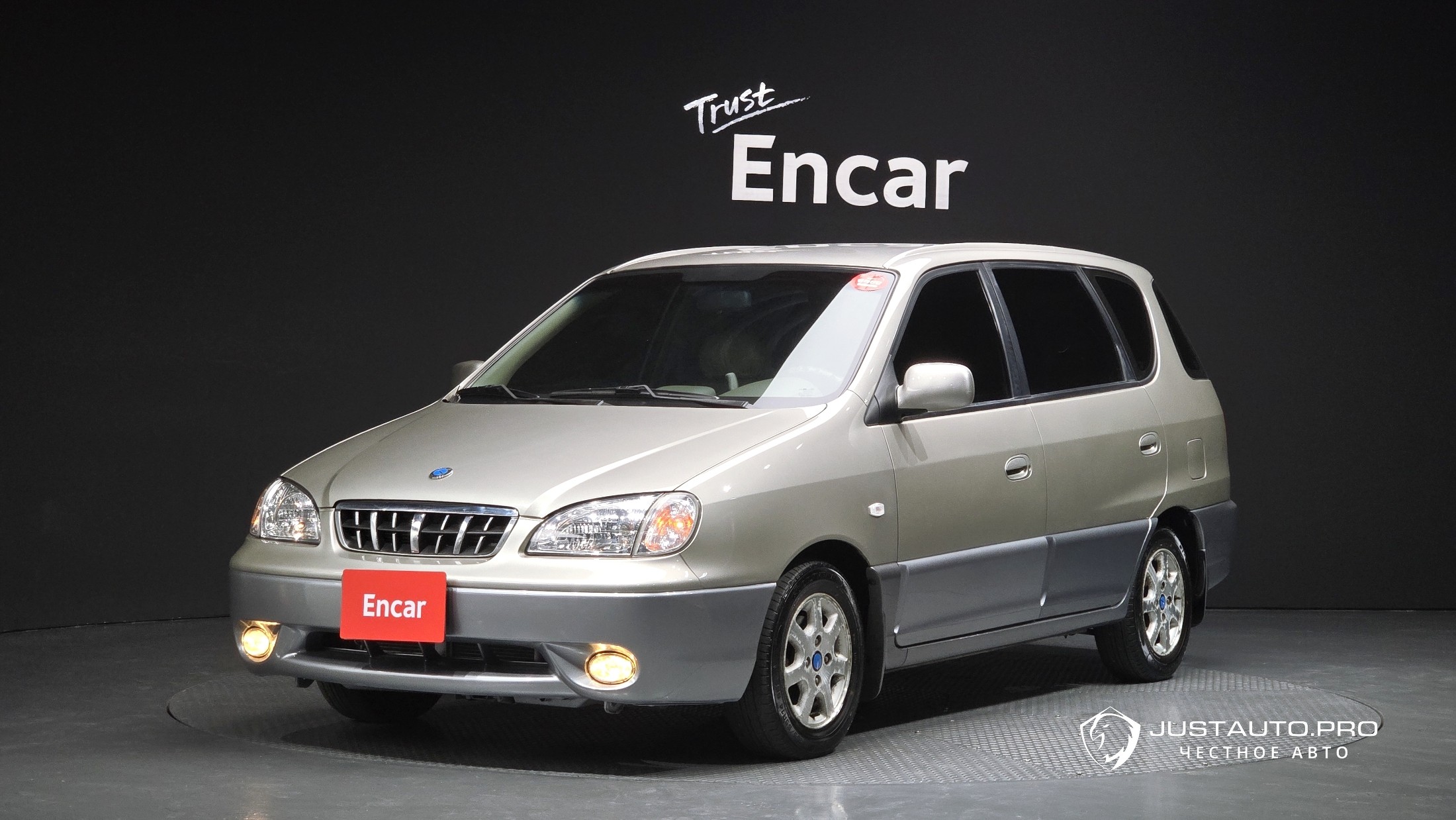 Автомобиль Kia Carens