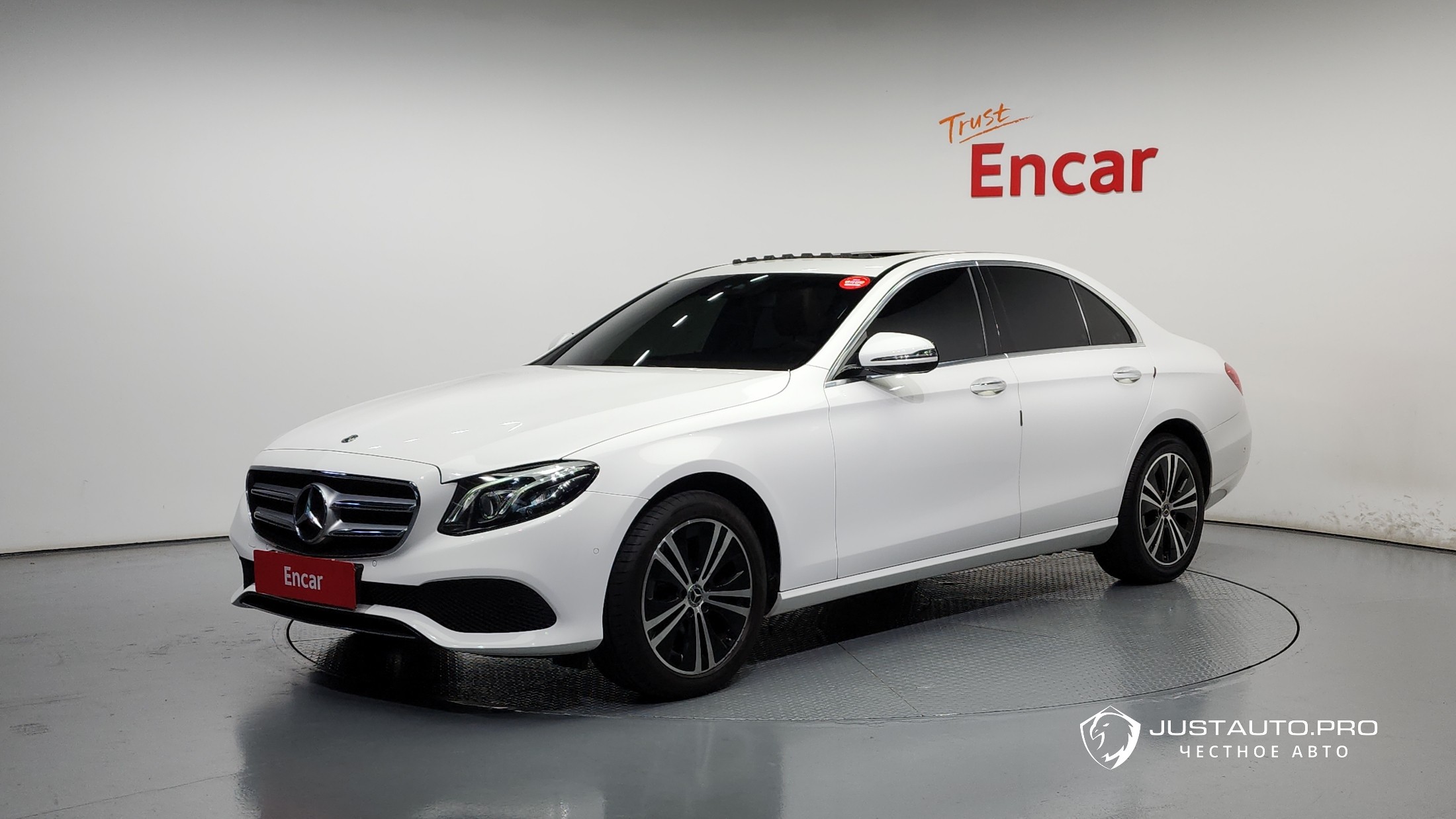 Автомобиль Mercedes-Benz E-Class