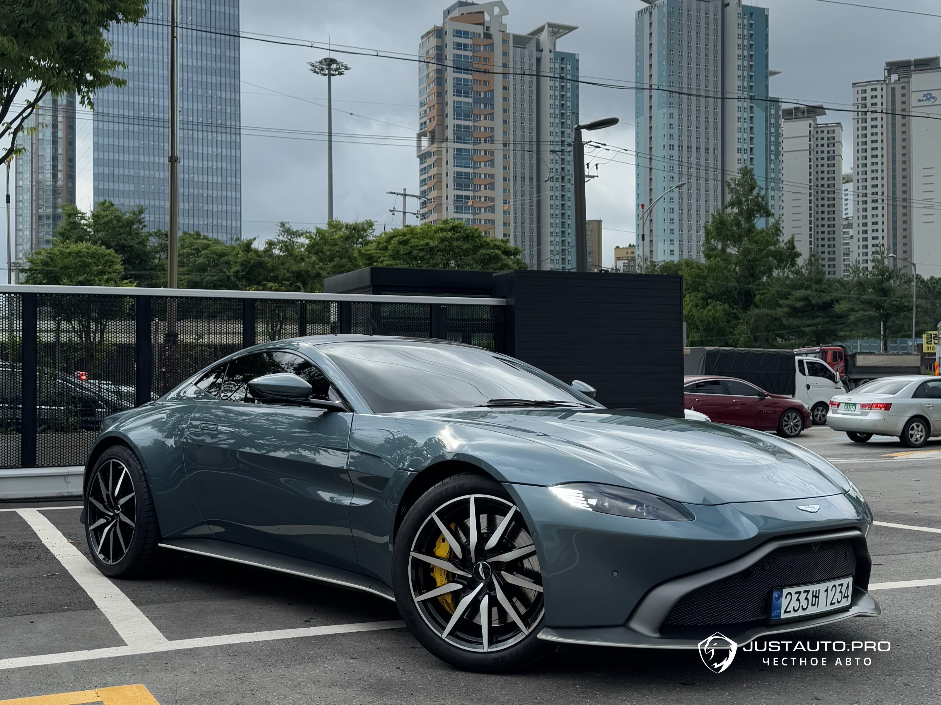Автомобиль Astonmartin Vantage