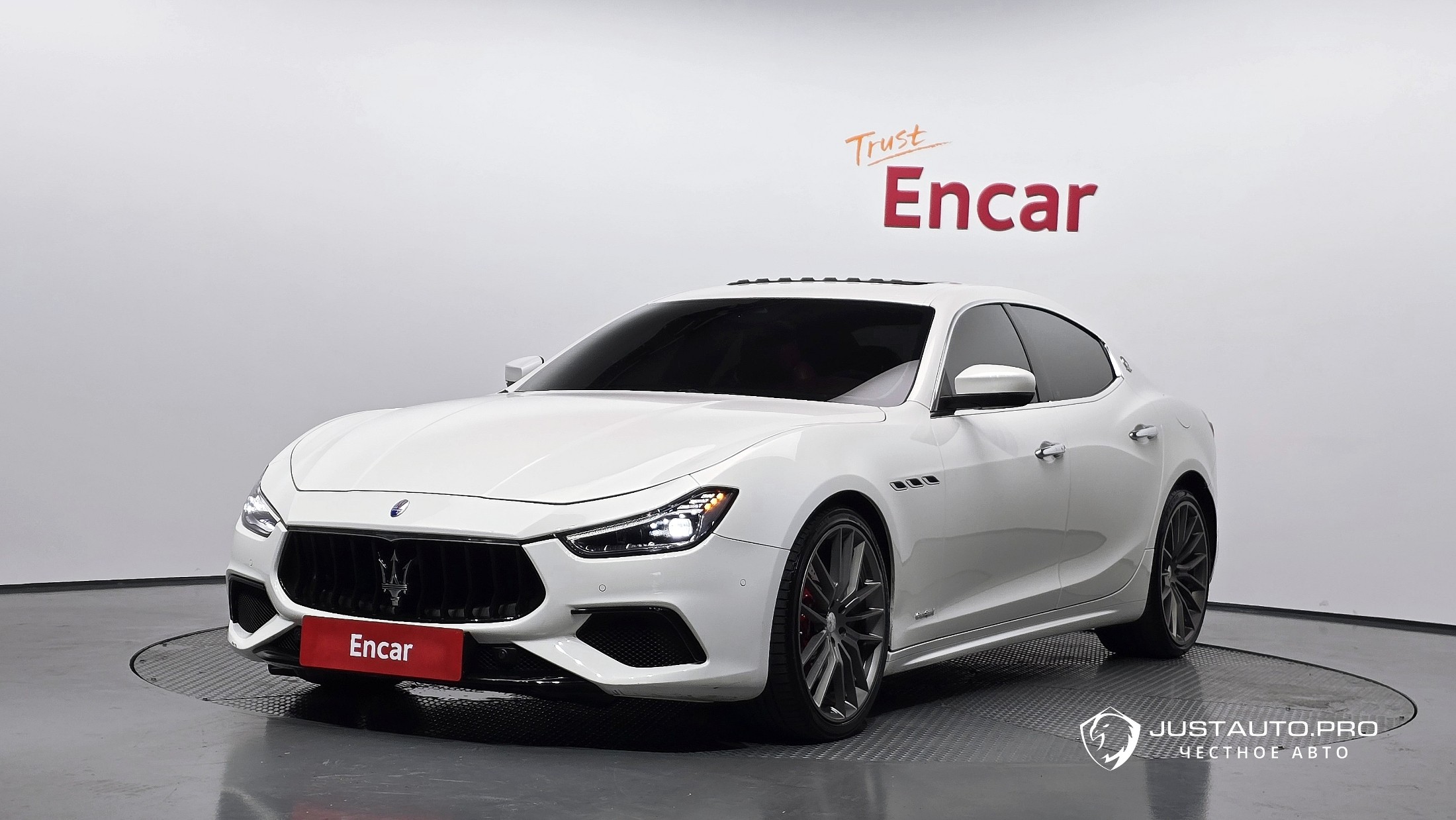 Автомобиль Maserati Ghibli