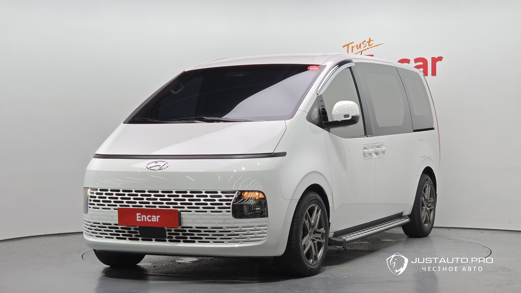 Автомобиль Hyundai Staria