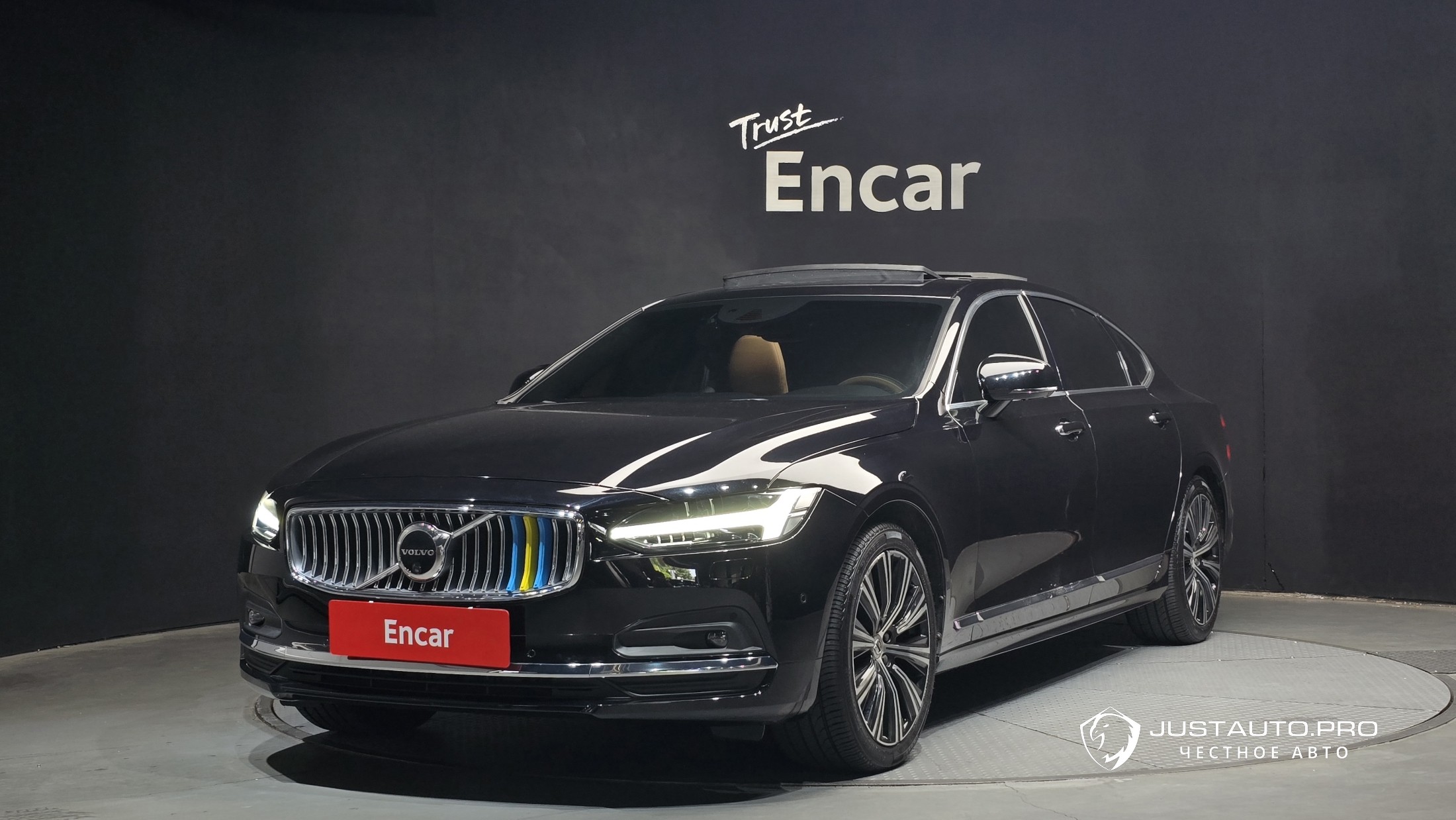Автомобиль Volvo S90