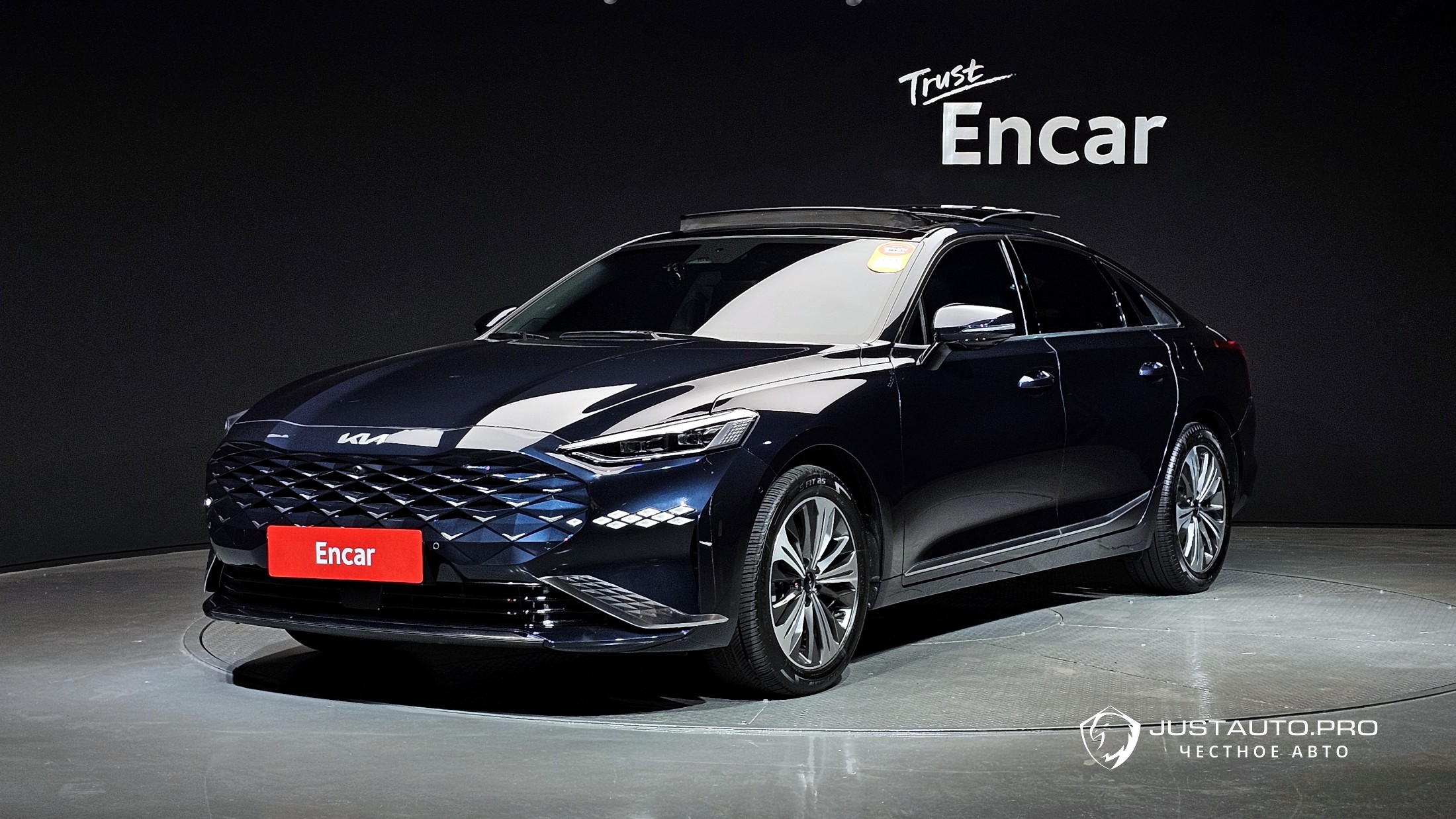 Автомобиль Kia K8