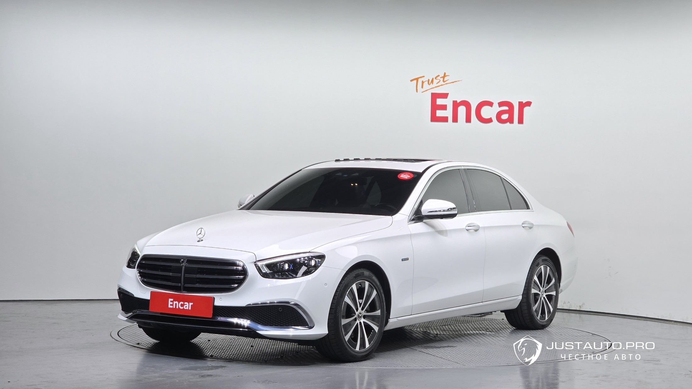 Автомобиль Mercedes-Benz E-Class