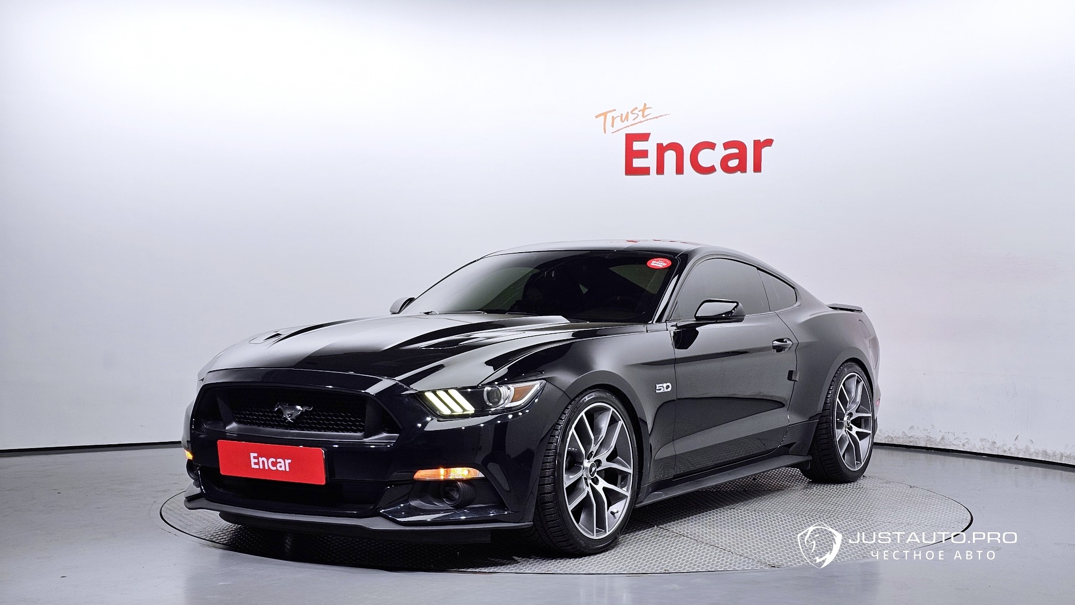 Автомобиль Ford Mustang