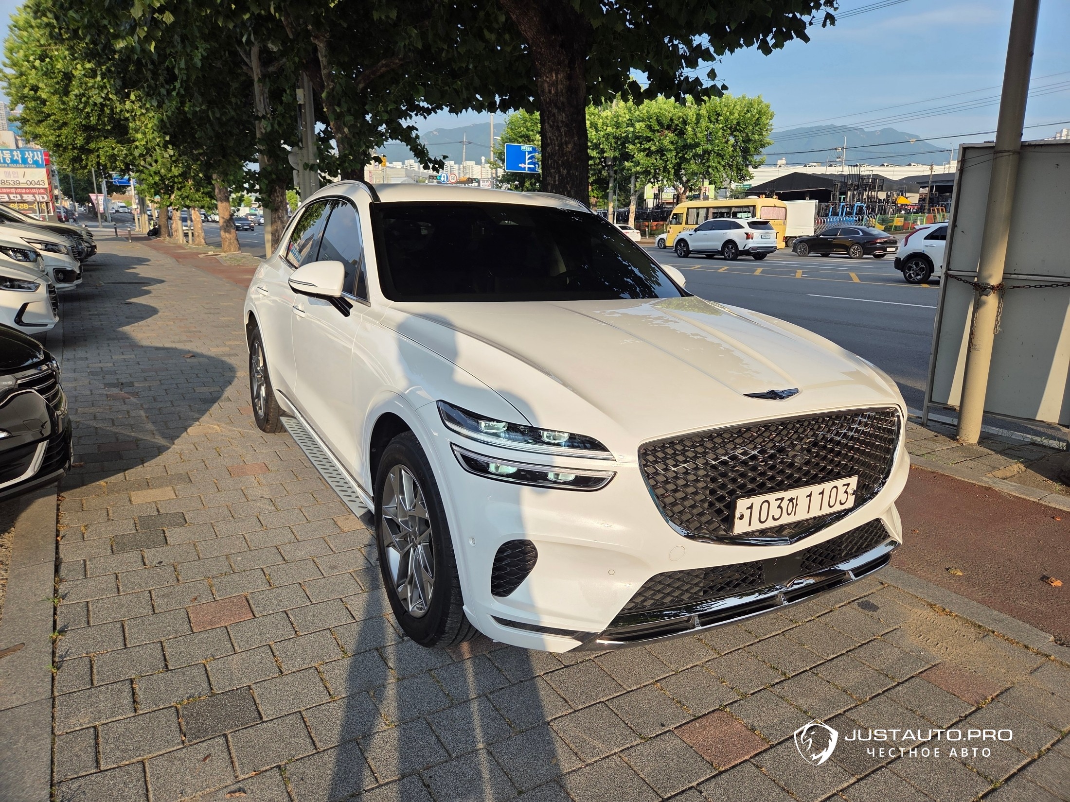 Автомобиль Genesis GV70