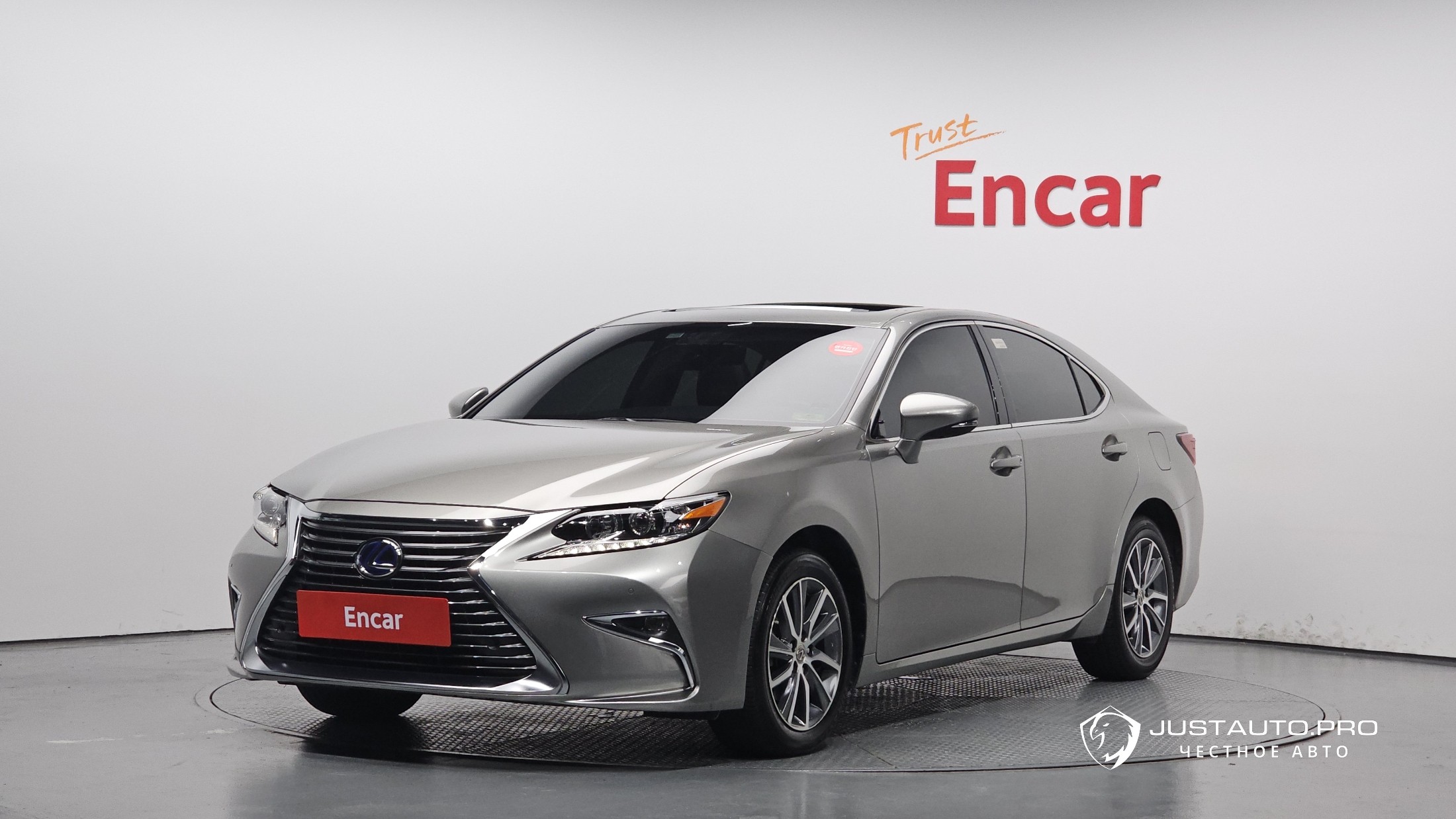 Автомобиль Lexus ES