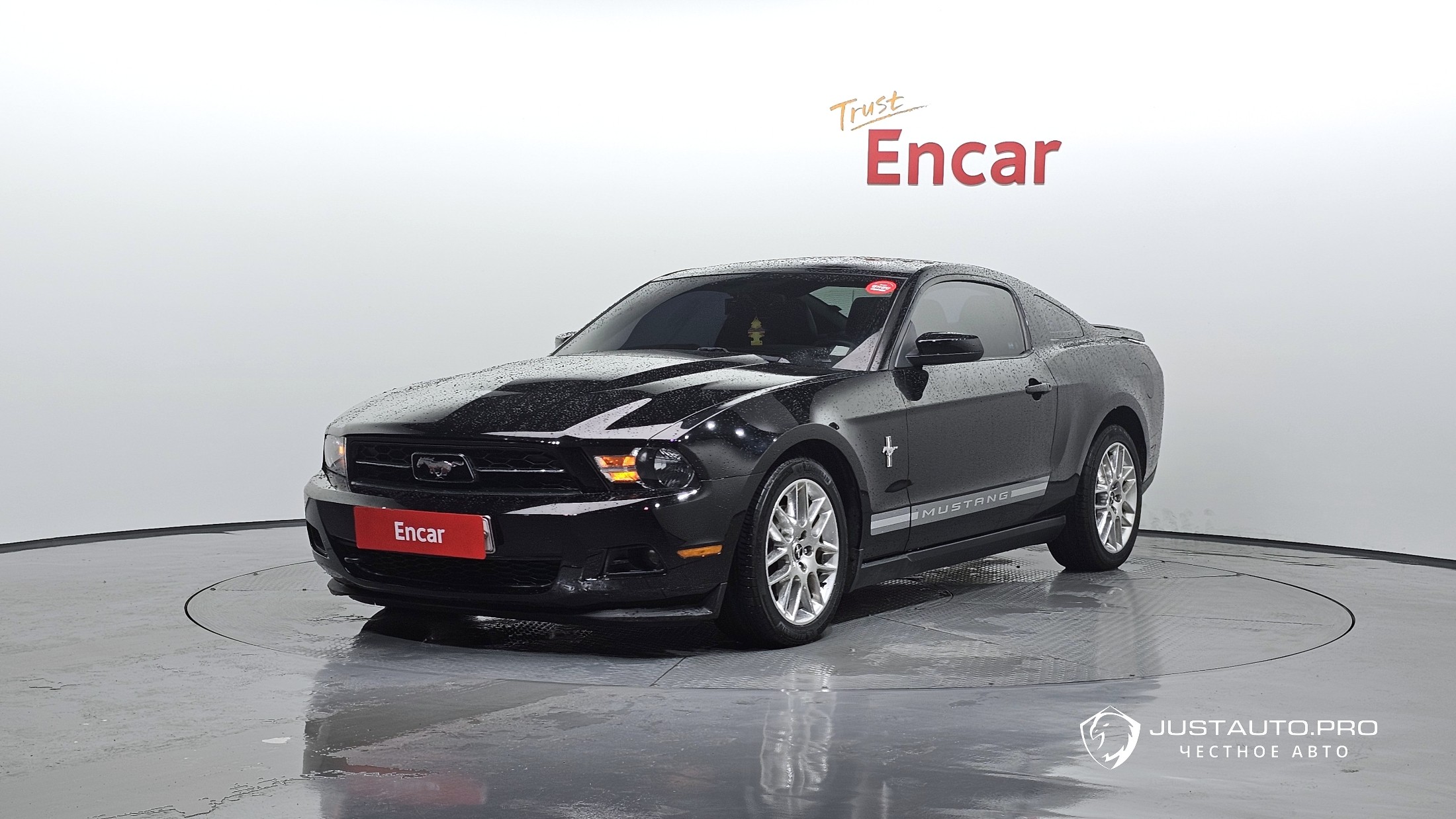 Автомобиль Ford Mustang