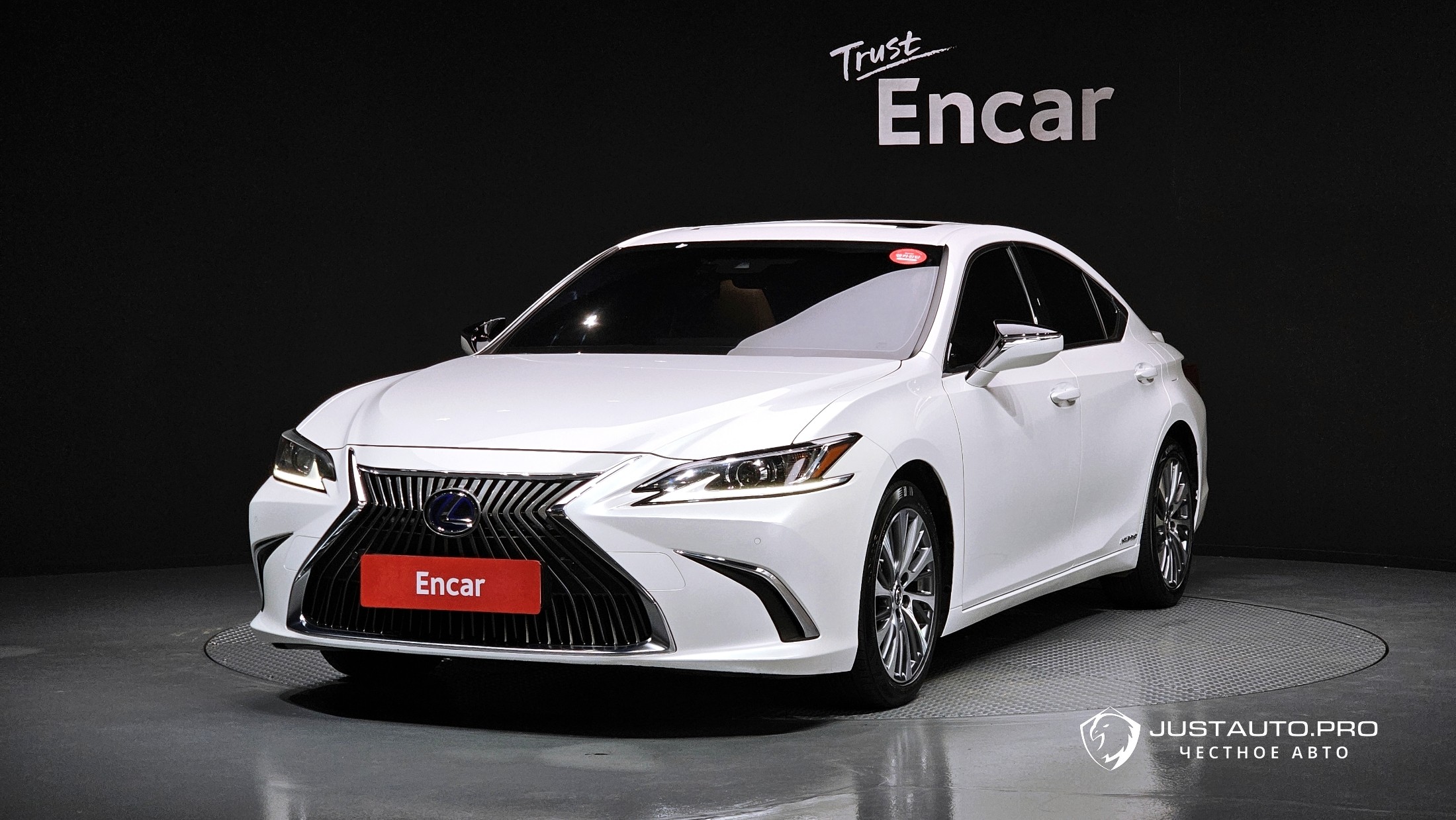 Автомобиль Lexus ES
