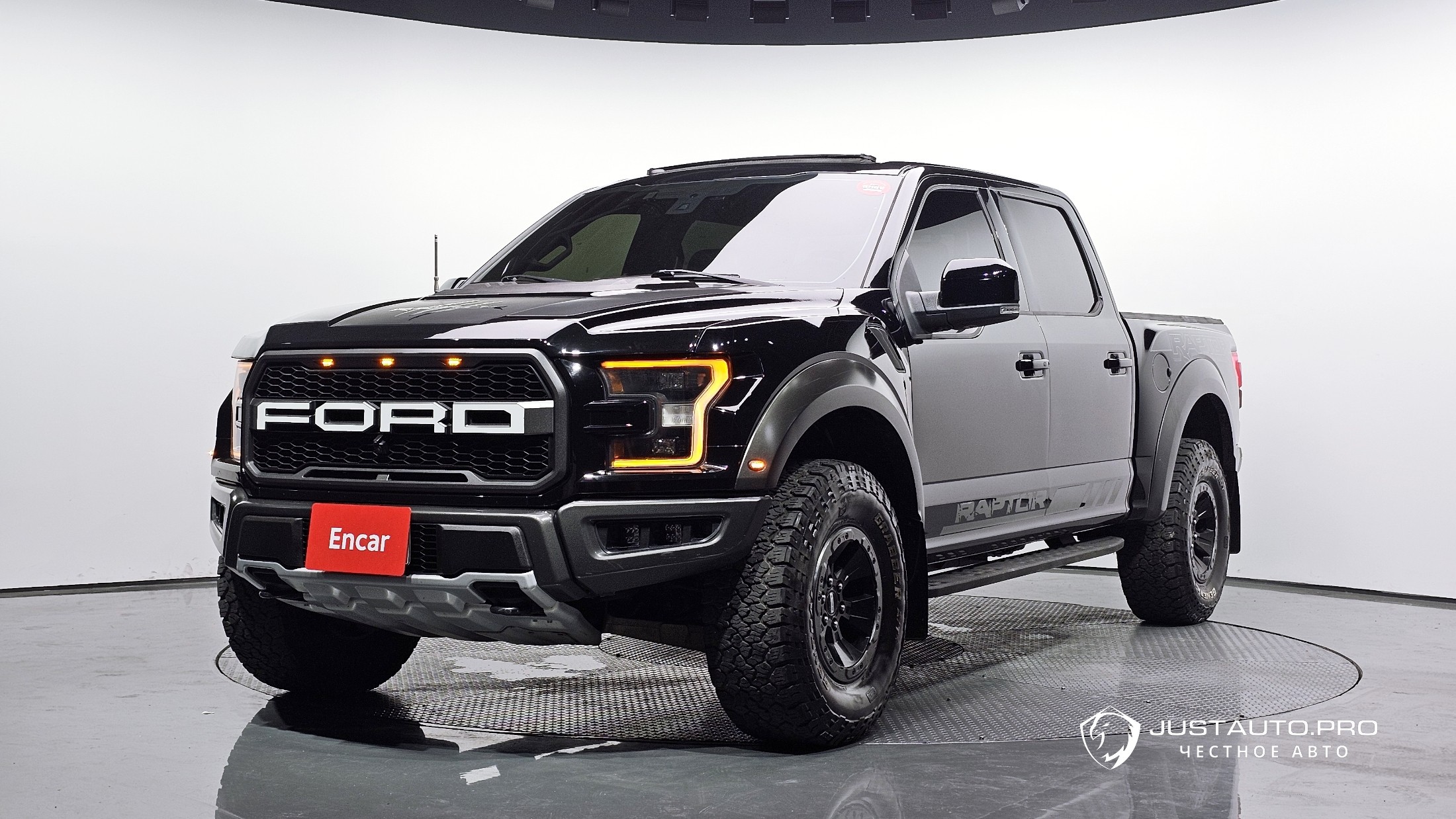 Автомобиль Ford F150