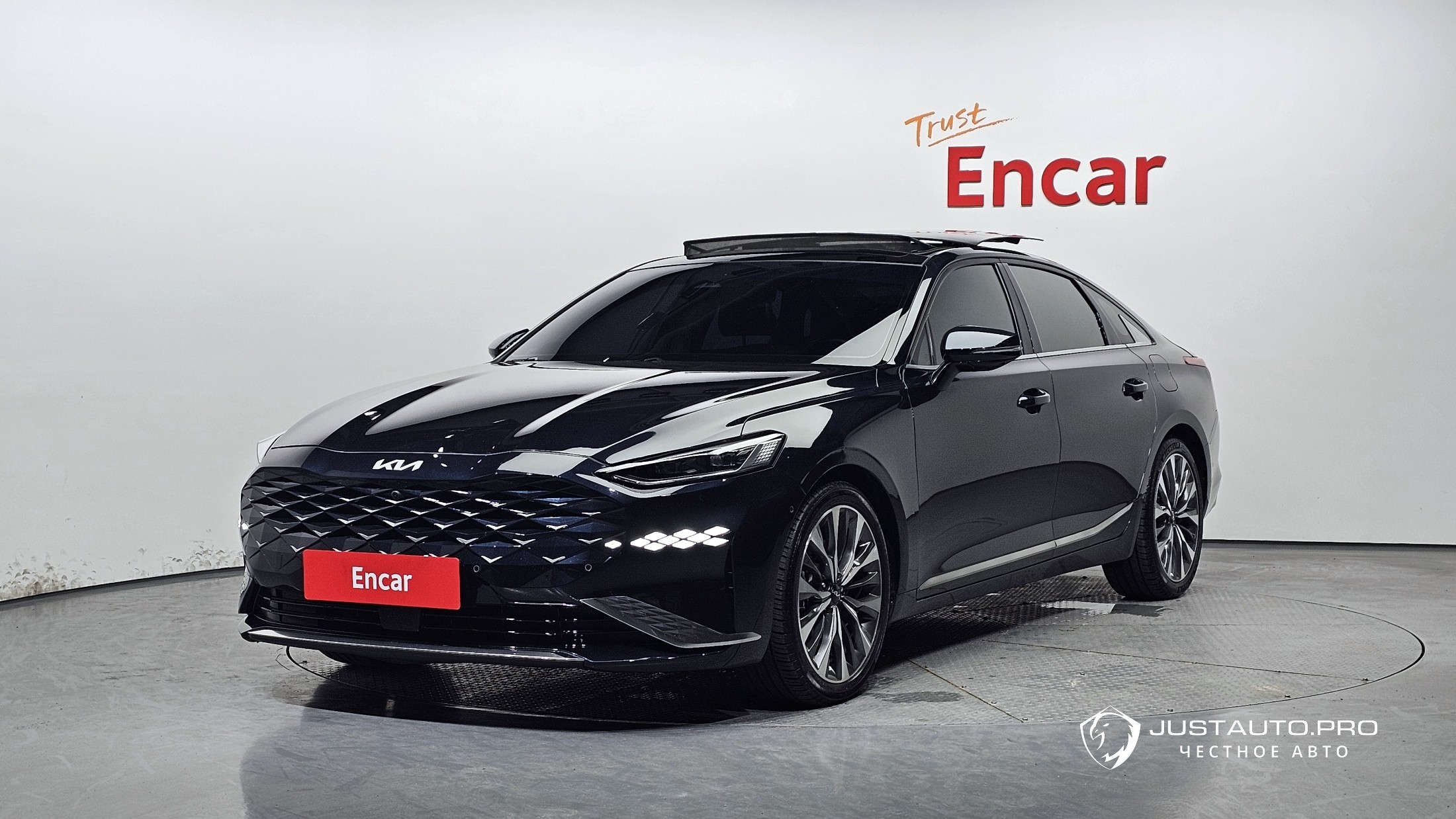 Автомобиль Kia K8