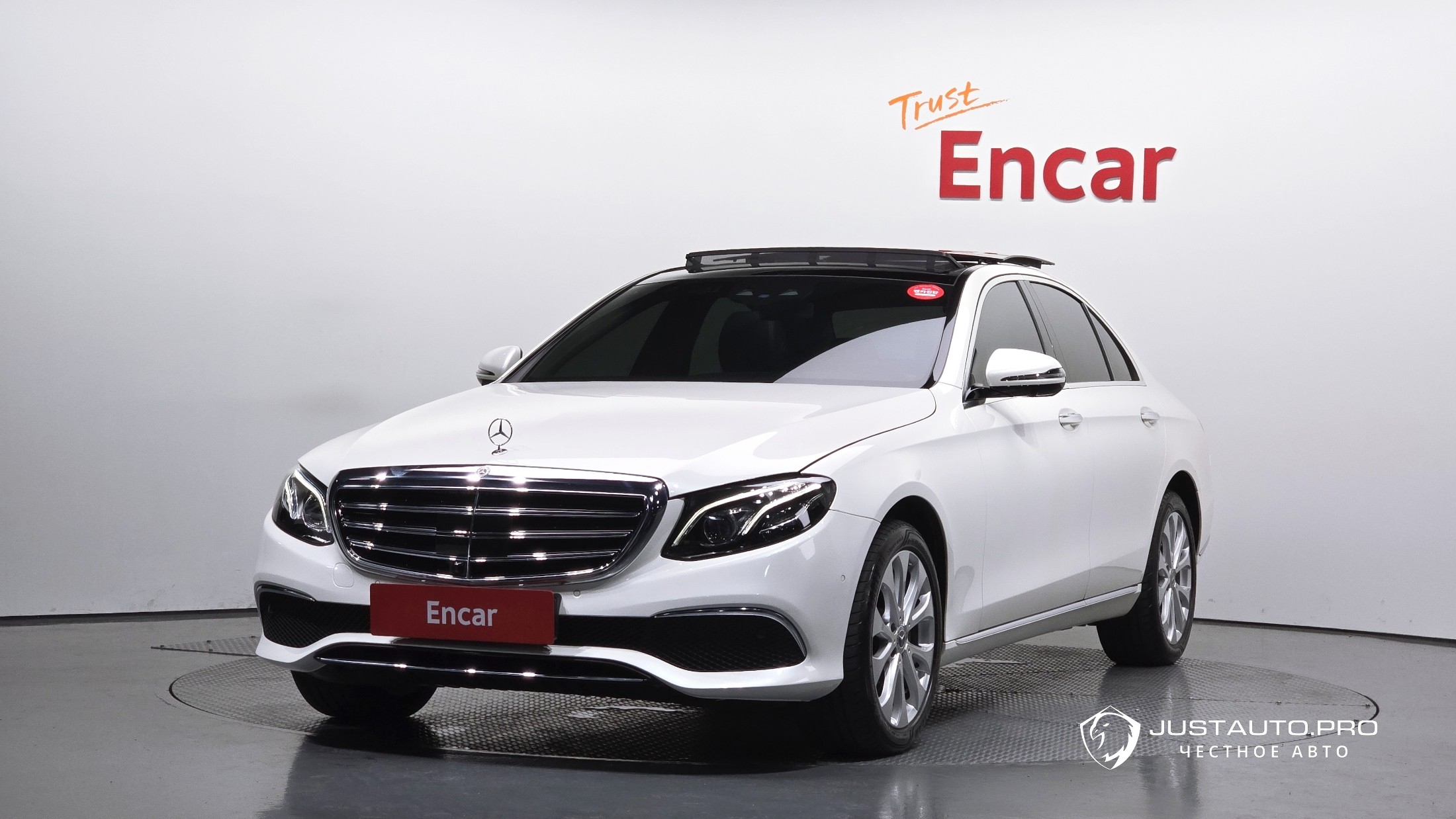 Автомобиль Mercedes-Benz E-Class