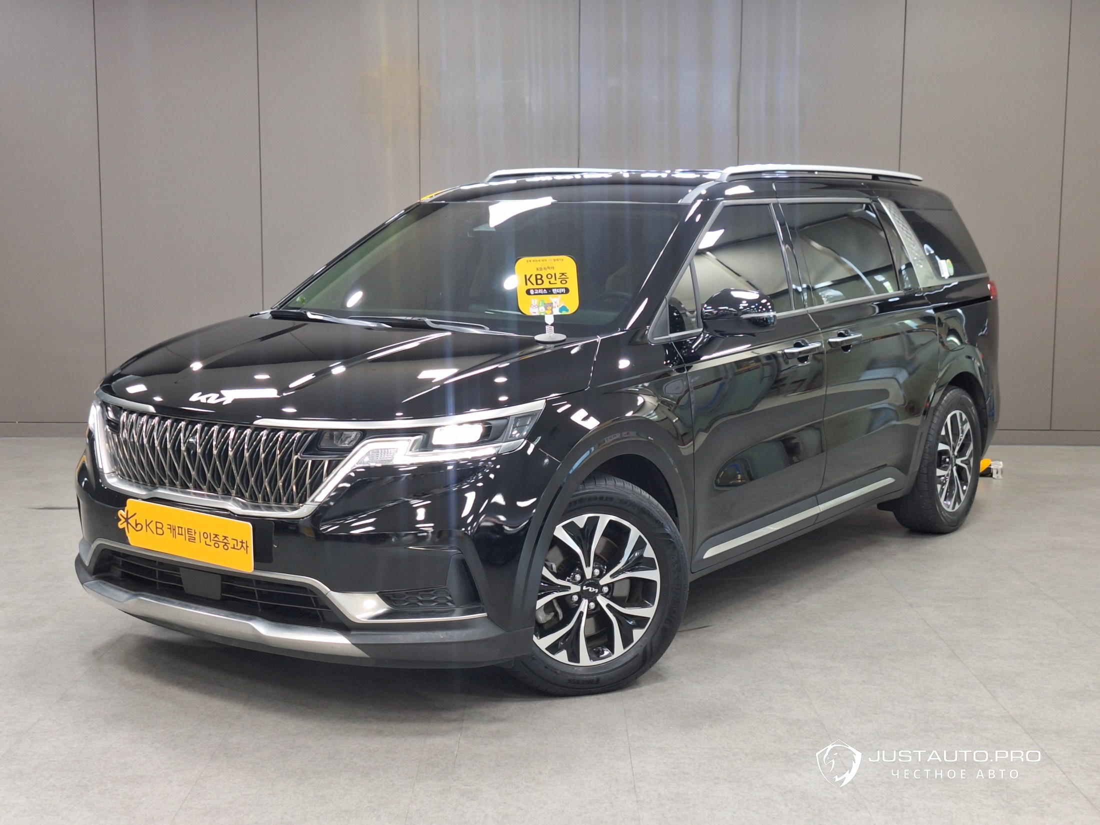Автомобиль Kia Canival