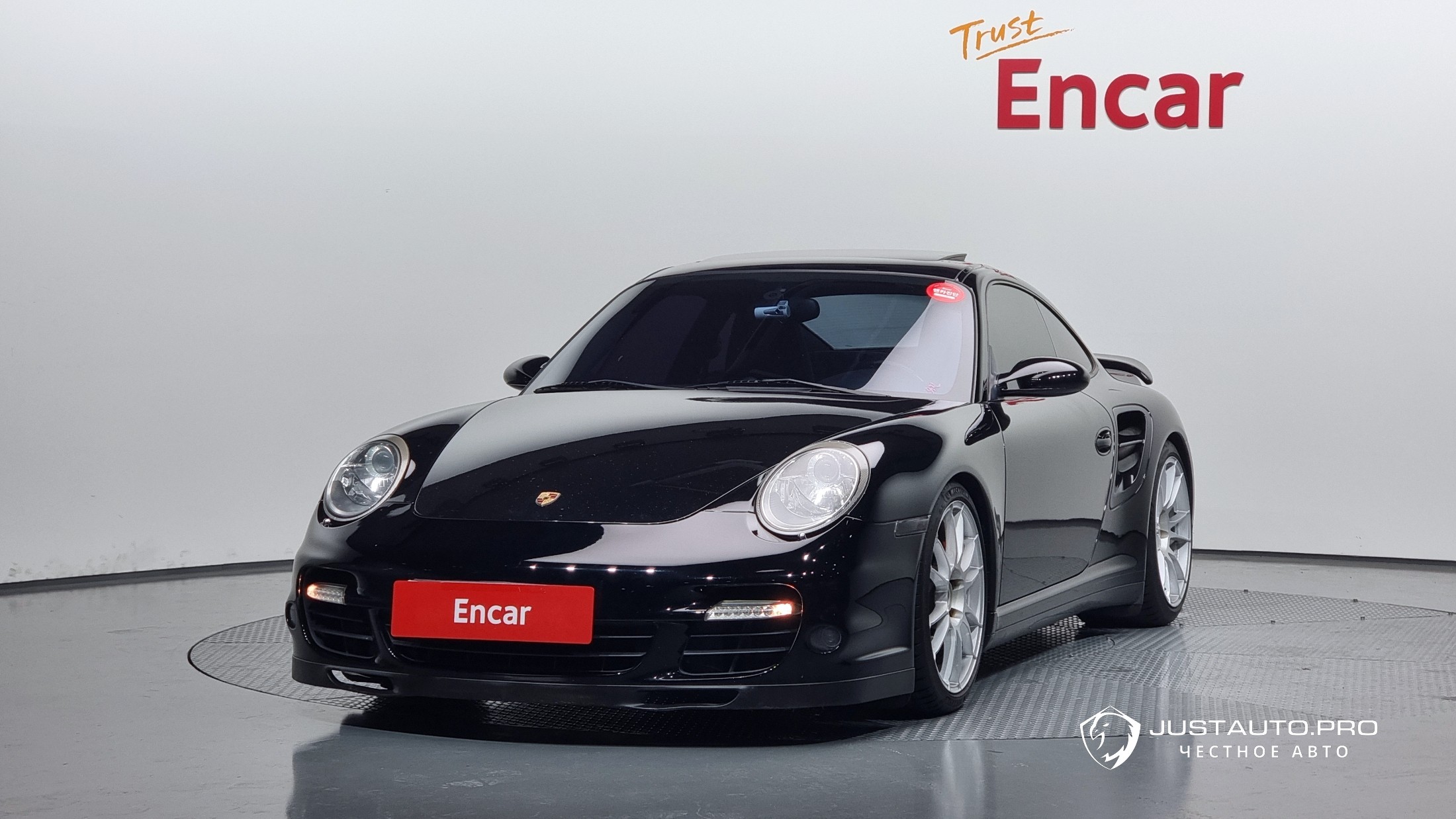 Автомобиль Porsche 911